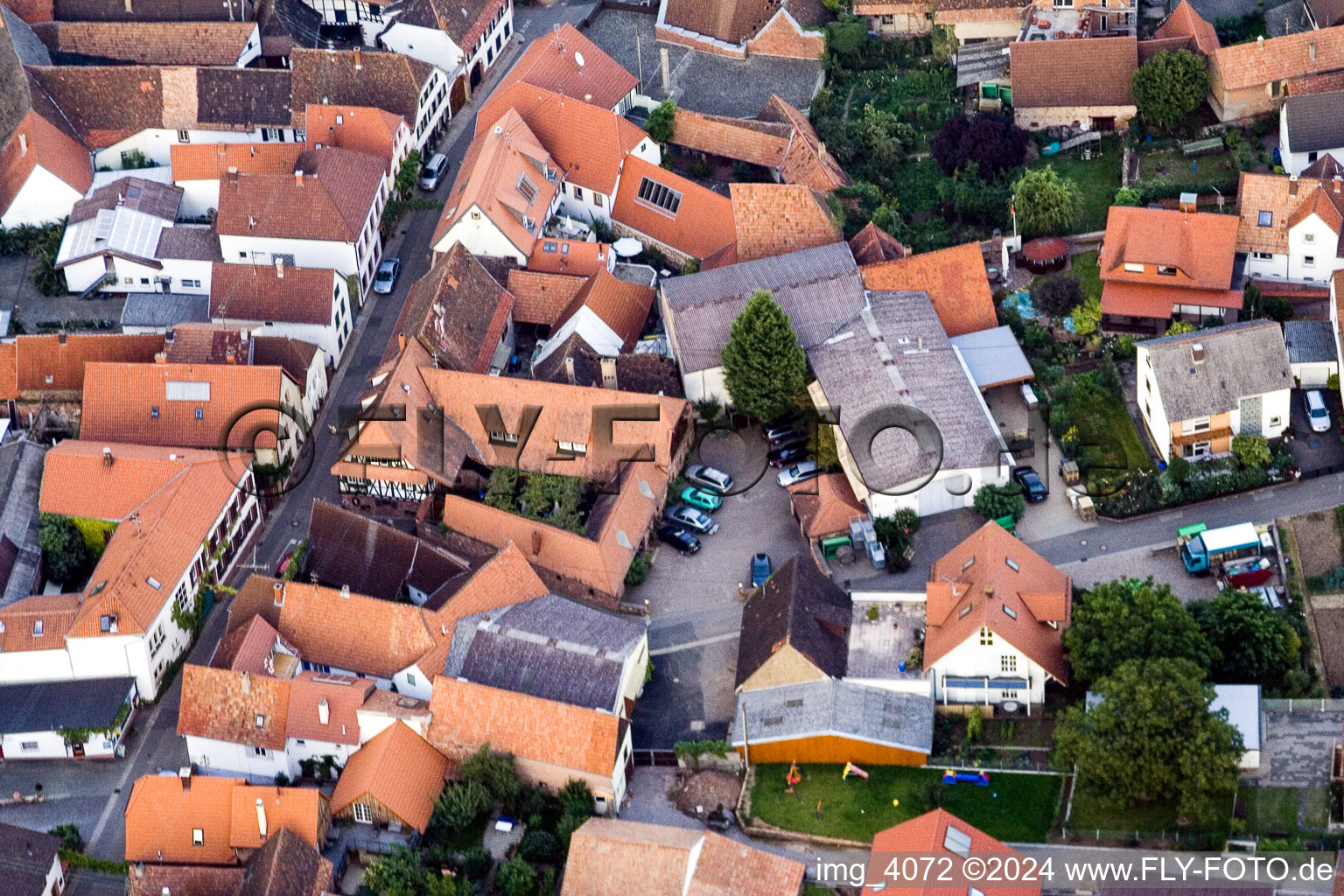 Vue oblique de Birkweiler dans le département Rhénanie-Palatinat, Allemagne