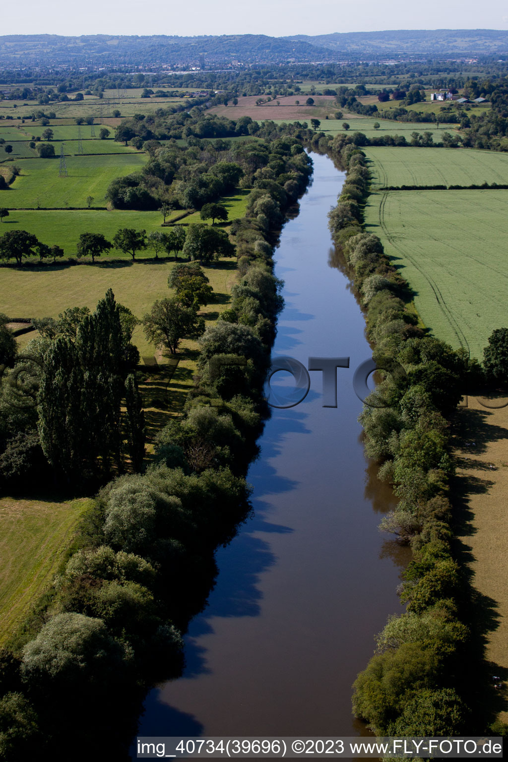 Vue oblique de Rivière Severn près de Sandhurst à Ashleworth dans le département Angleterre, Grande Bretagne