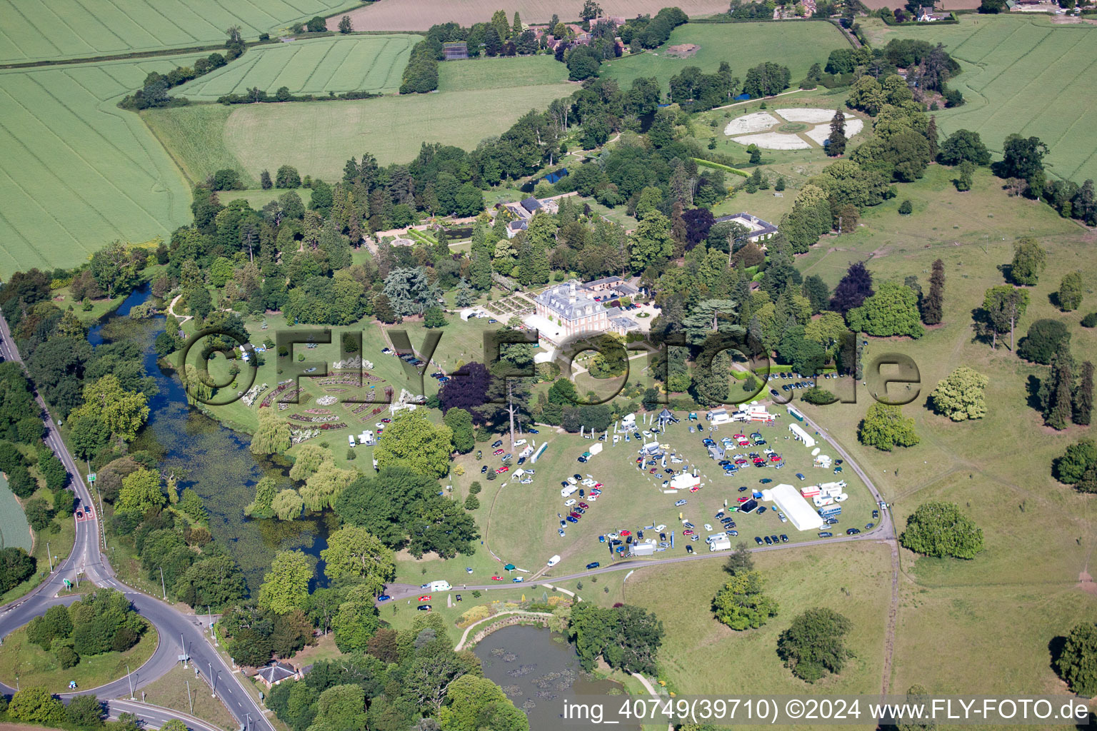 Vue aérienne de Marché automobile à Highnam Court près de Lassington à Lassington dans le département Angleterre, Grande Bretagne