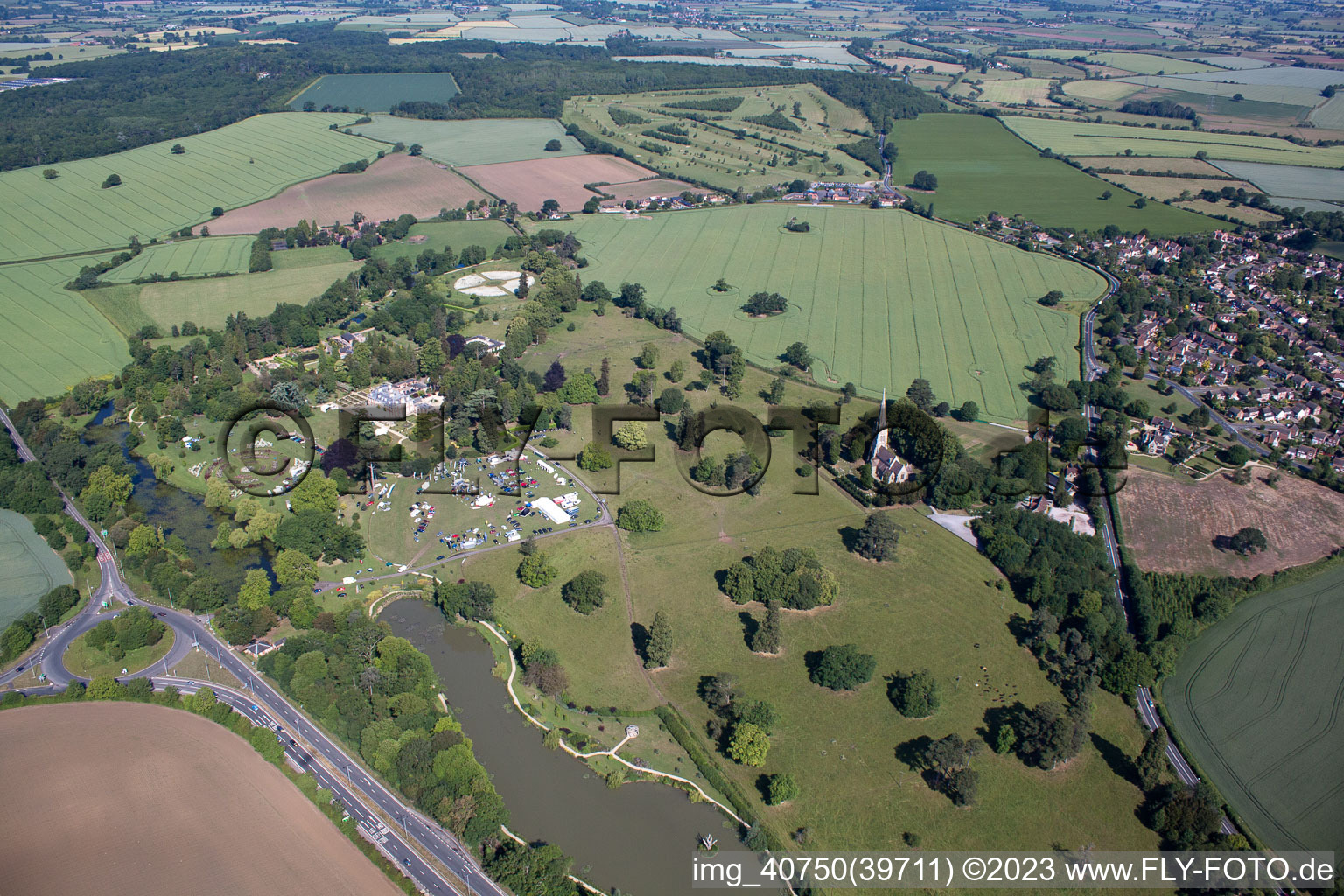 Vue aérienne de Marché automobile à Highnam Court près de Lassington à Lassington dans le département Angleterre, Grande Bretagne