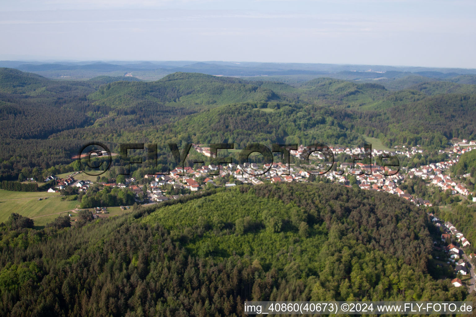 Vue aérienne de Eppenbrunn dans le département Rhénanie-Palatinat, Allemagne