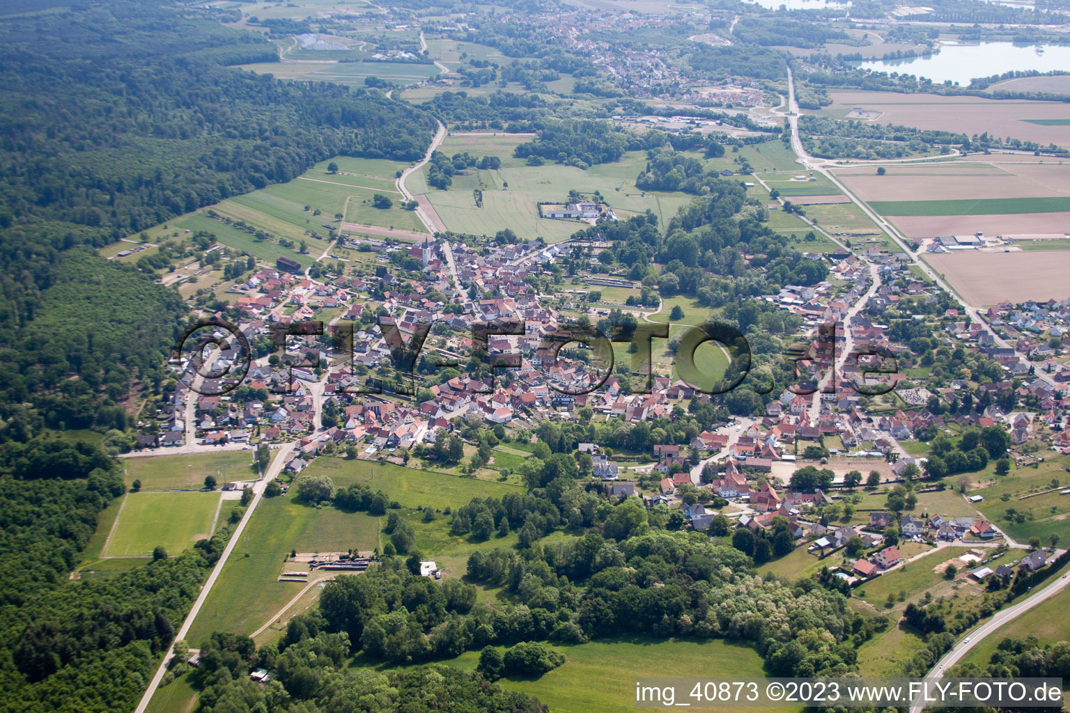 Scheibenhardt dans le département Rhénanie-Palatinat, Allemagne vu d'un drone