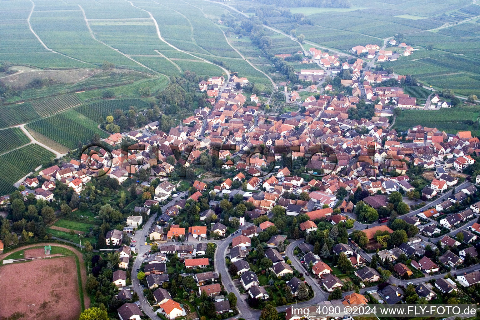 Ilbesheim bei Landau in der Pfalz dans le département Rhénanie-Palatinat, Allemagne d'en haut