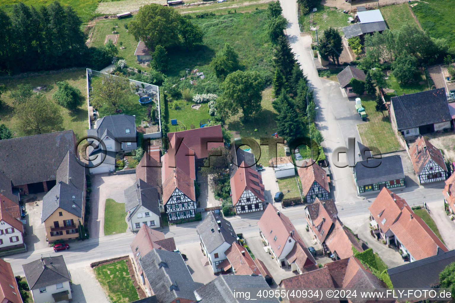 Enregistrement par drone de Niederlauterbach dans le département Bas Rhin, France