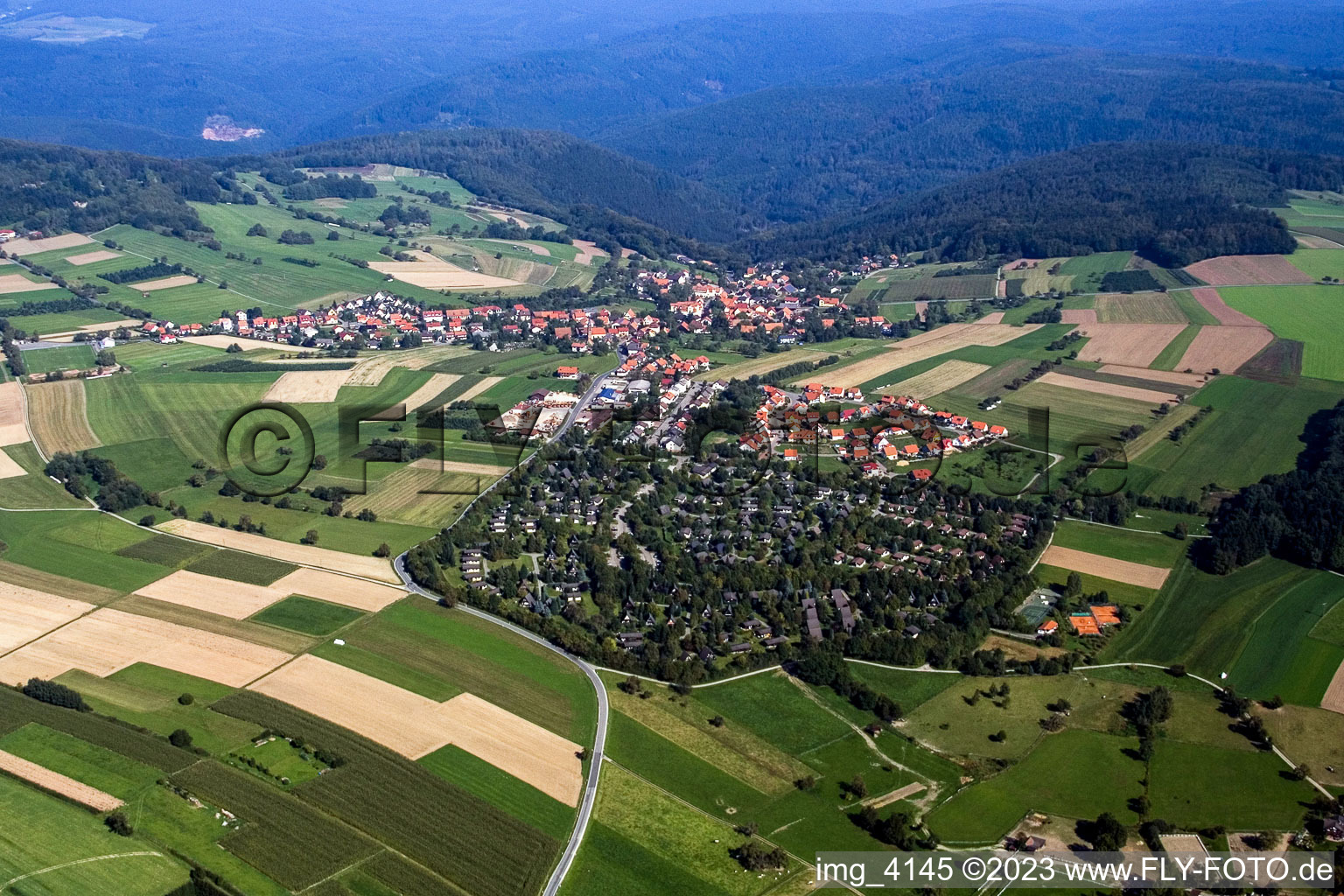 Vue aérienne de Waldbrunn-Waldkatzenbach à Waldkatzenbach dans le département Bade-Wurtemberg, Allemagne