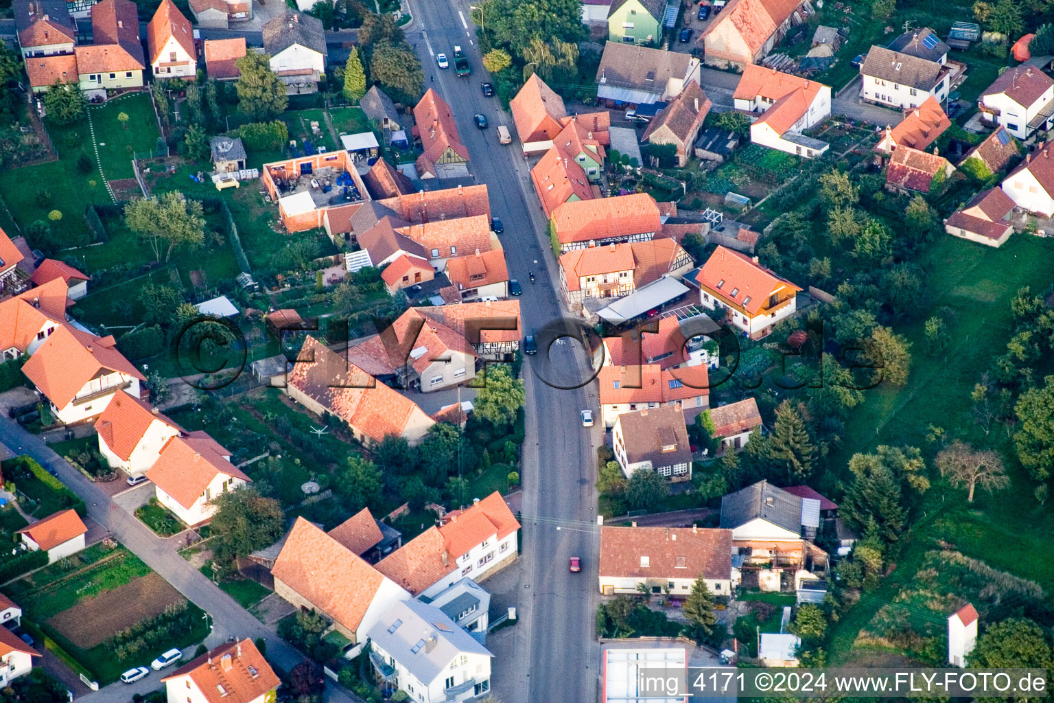 Quartier Schweigen in Schweigen-Rechtenbach dans le département Rhénanie-Palatinat, Allemagne vu d'un drone