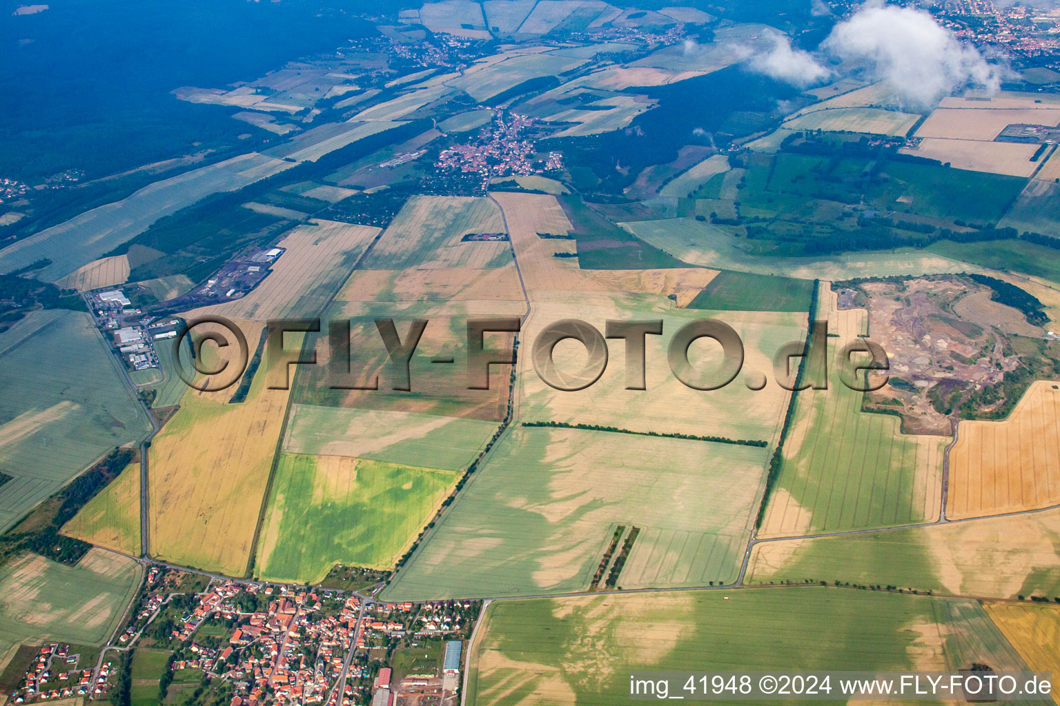 Photographie aérienne de Structures dans les champs agricoles causées par l'érosion des sols et l'eau à le quartier Warnstedt in Thale dans le département Saxe-Anhalt, Allemagne