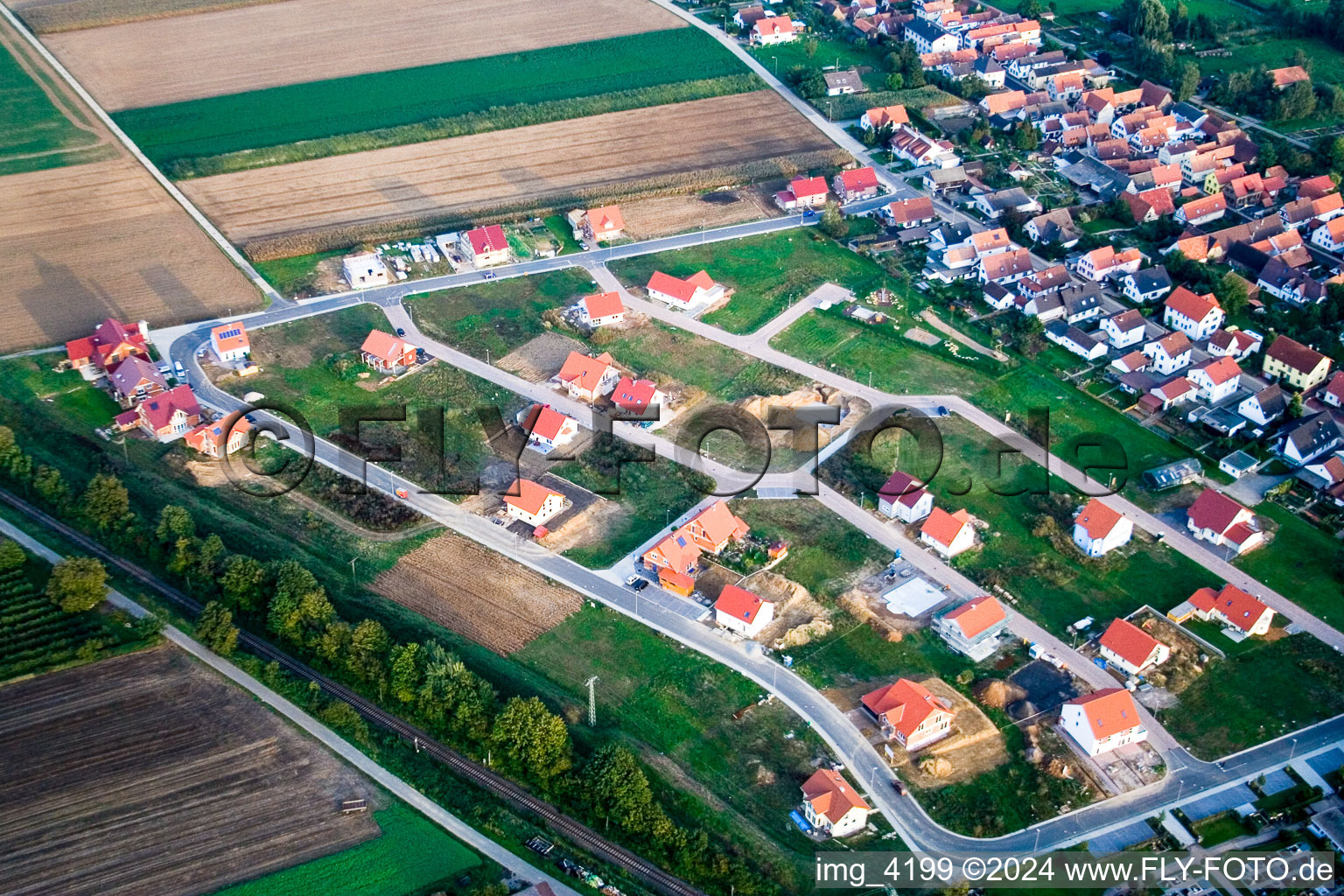 Vue aérienne de Nouvelle zone de développement dans l'O à le quartier Schaidt in Wörth am Rhein dans le département Rhénanie-Palatinat, Allemagne