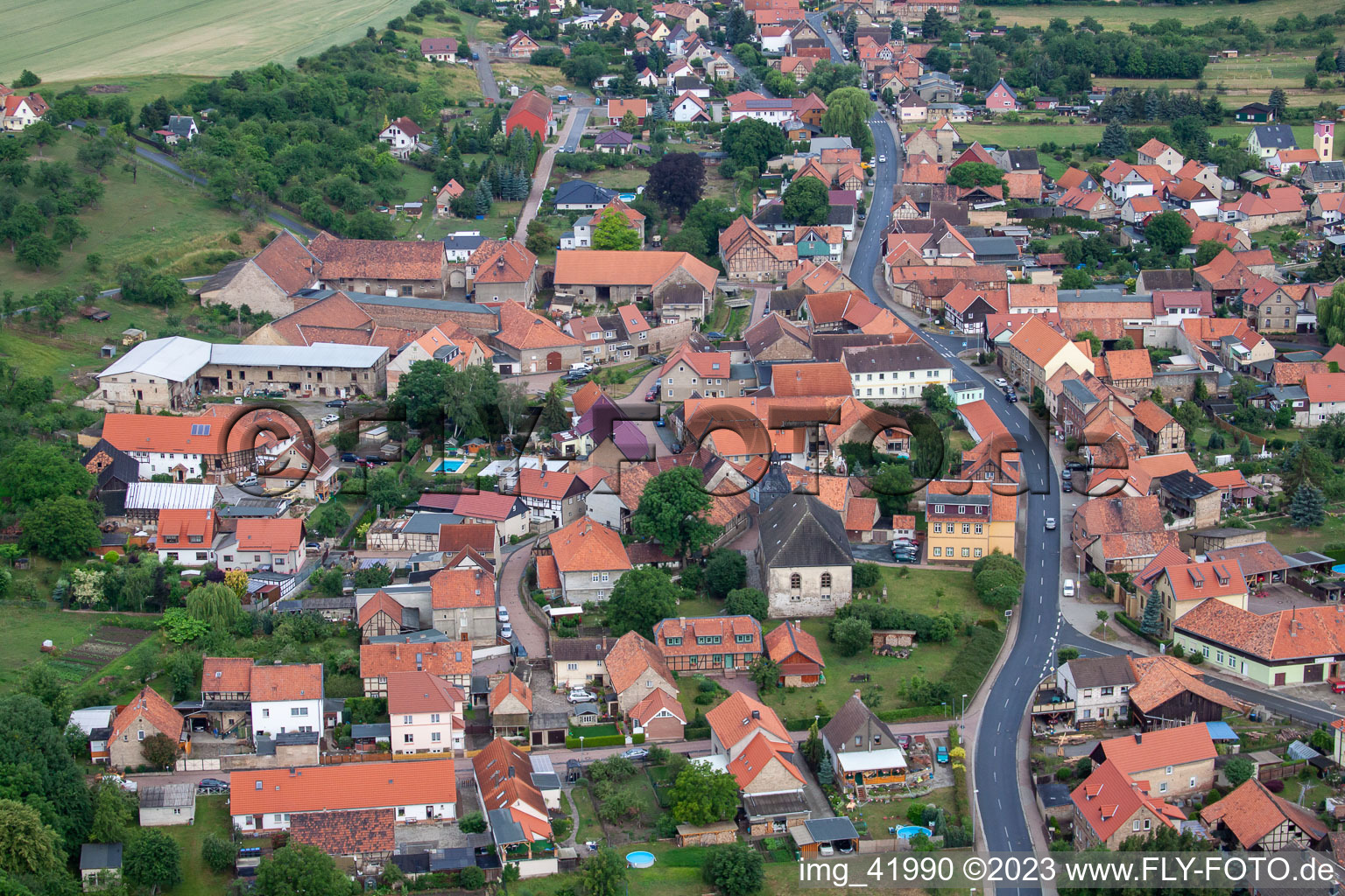 Vue aérienne de Village - vue dans Timmenrode à le quartier Timmenrode in Blankenburg dans le département Saxe-Anhalt, Allemagne