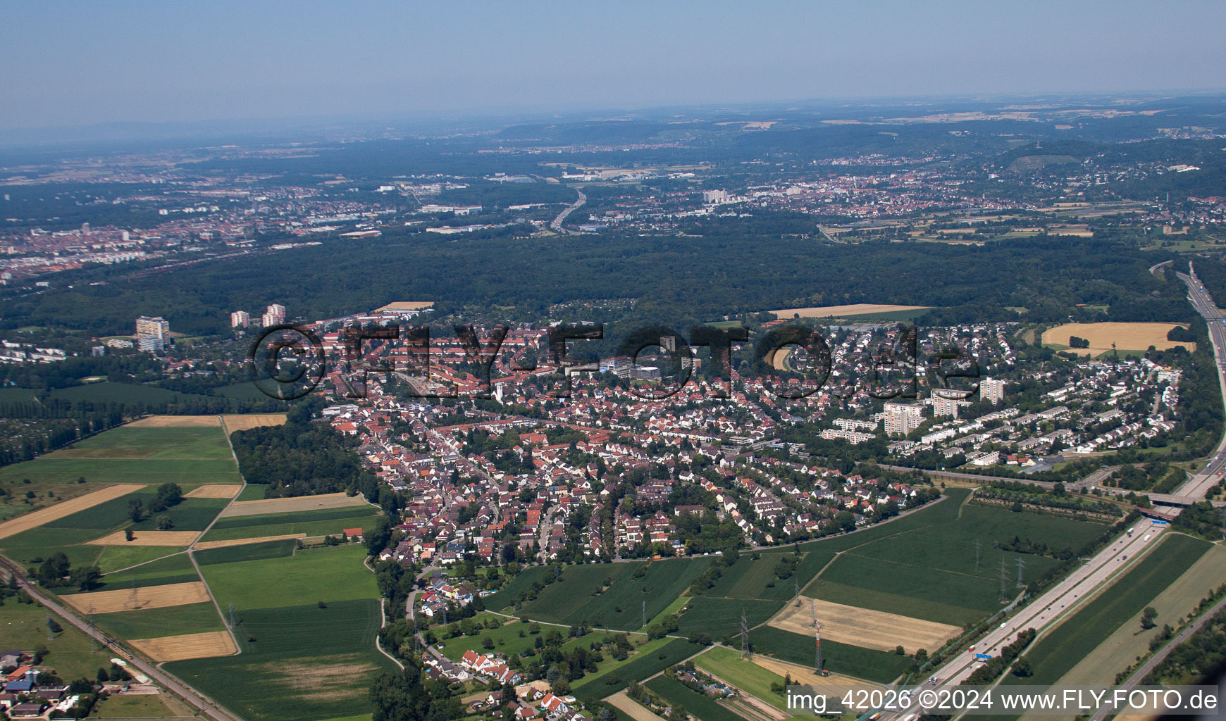 Quartier Rüppurr in Karlsruhe dans le département Bade-Wurtemberg, Allemagne du point de vue du drone