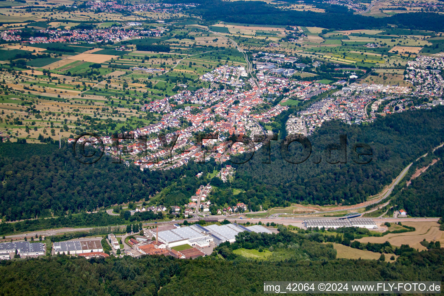 Vue aérienne de De l'ouest à le quartier Busenbach in Waldbronn dans le département Bade-Wurtemberg, Allemagne