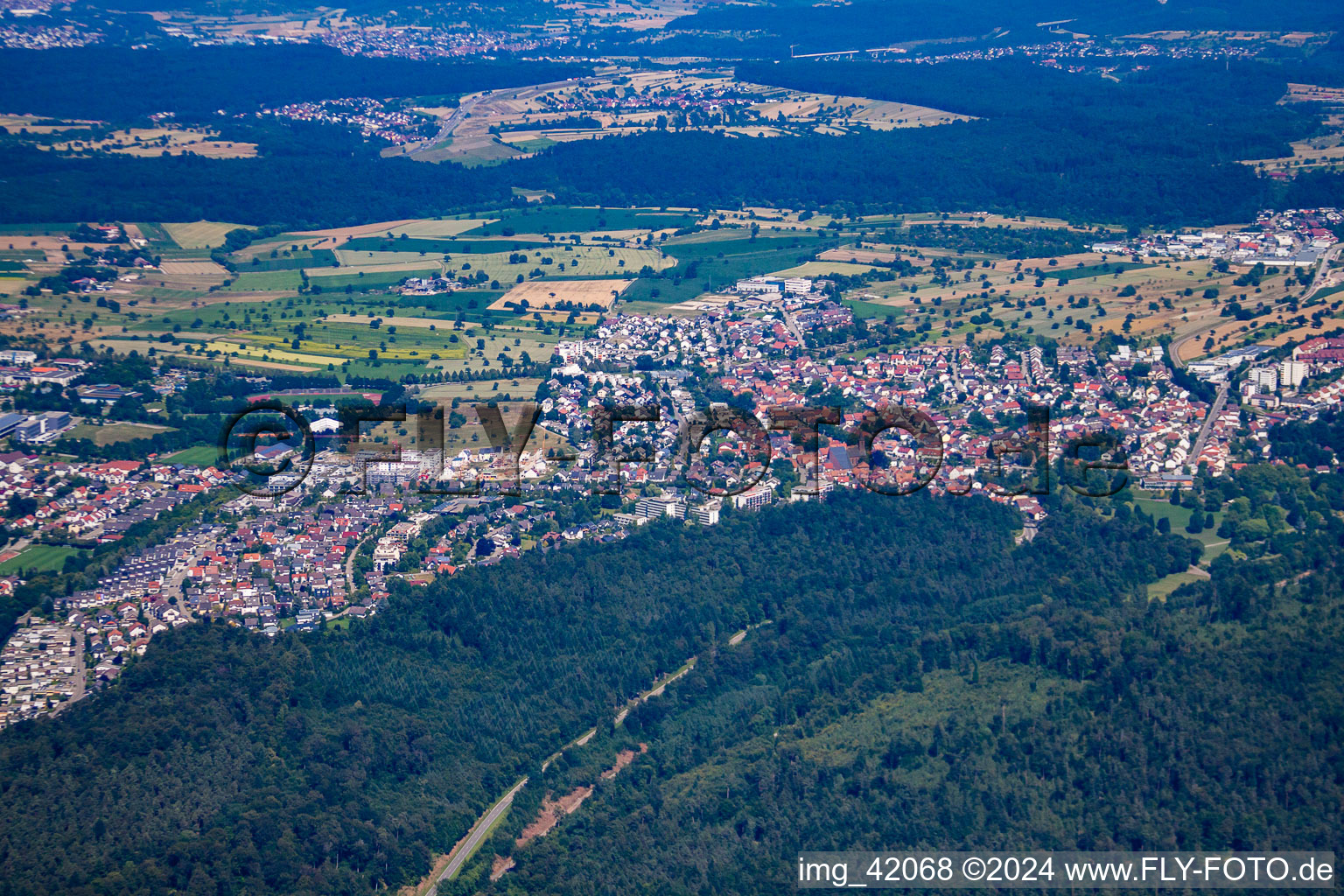 Vue oblique de De l'ouest à le quartier Busenbach in Waldbronn dans le département Bade-Wurtemberg, Allemagne