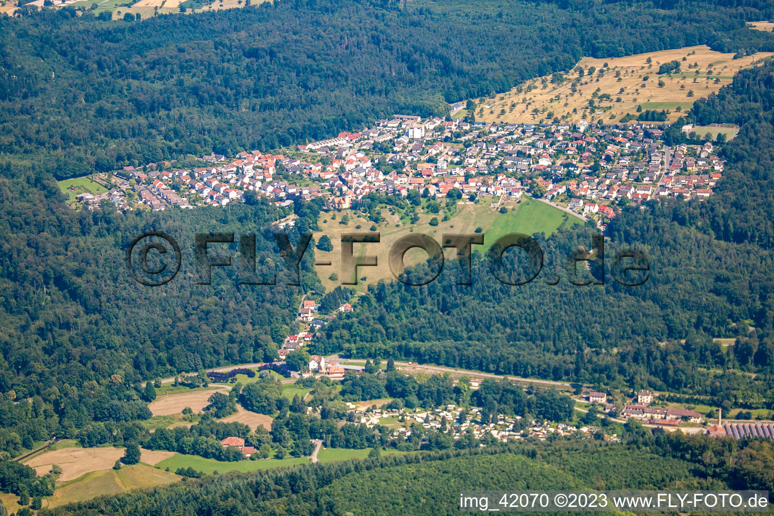 Vue aérienne de Quartier Etzenrot in Waldbronn dans le département Bade-Wurtemberg, Allemagne