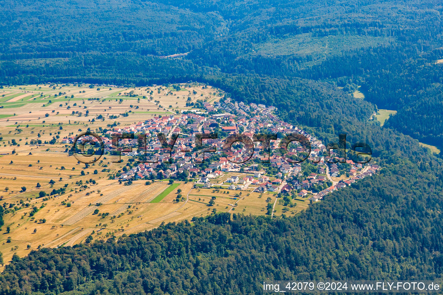 Vue aérienne de Du nord à le quartier Pfaffenrot in Marxzell dans le département Bade-Wurtemberg, Allemagne