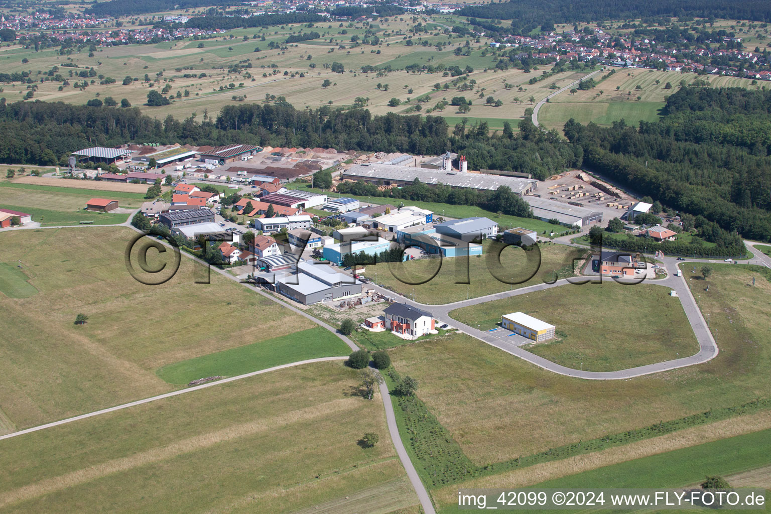 Vue aérienne de Site de l'usine Corthum Nordschwarzwald GmbH - corthum Erdenwerk à le quartier Pfaffenrot in Marxzell dans le département Bade-Wurtemberg, Allemagne