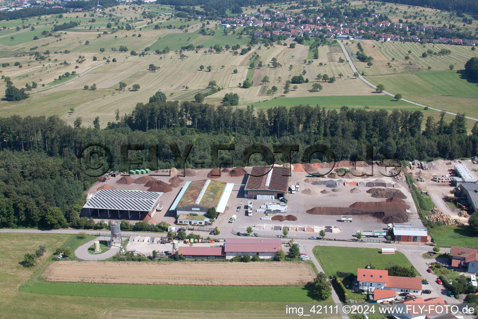 Vue aérienne de Corthum – Erdenwerk Forst Humus GmbH Im Schwarzenbusch 8, Marxzell-Pfaffenrot à le quartier Pfaffenrot in Marxzell dans le département Bade-Wurtemberg, Allemagne