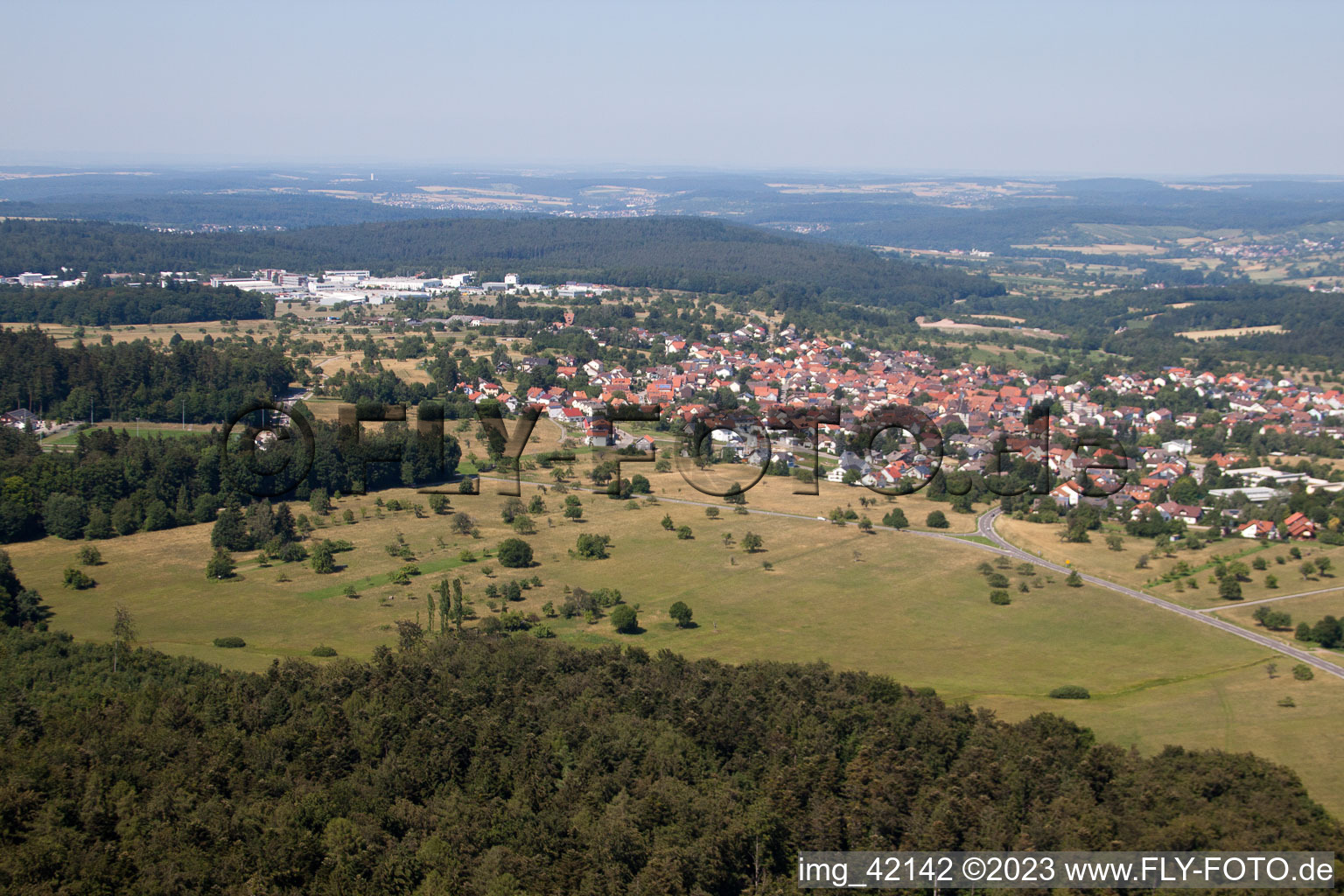 Enregistrement par drone de Quartier Ittersbach in Karlsbad dans le département Bade-Wurtemberg, Allemagne