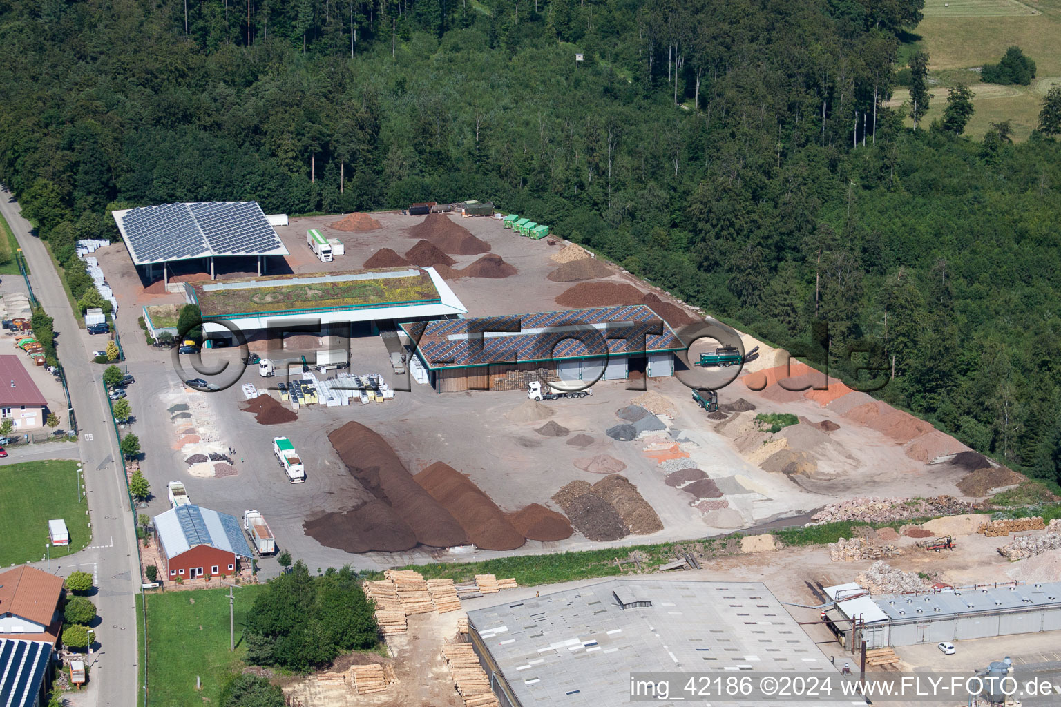 Site de l'usine Corthum Nordschwarzwald GmbH - corthum Erdenwerk à le quartier Pfaffenrot in Marxzell dans le département Bade-Wurtemberg, Allemagne vue d'en haut