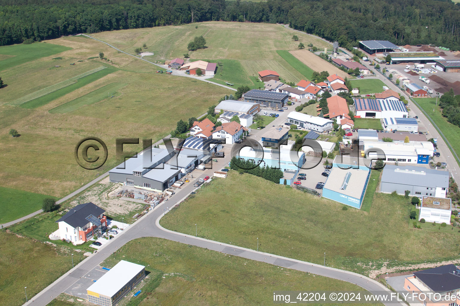 Zone commerciale à Schwarzenbusch à le quartier Pfaffenrot in Marxzell dans le département Bade-Wurtemberg, Allemagne vue d'en haut