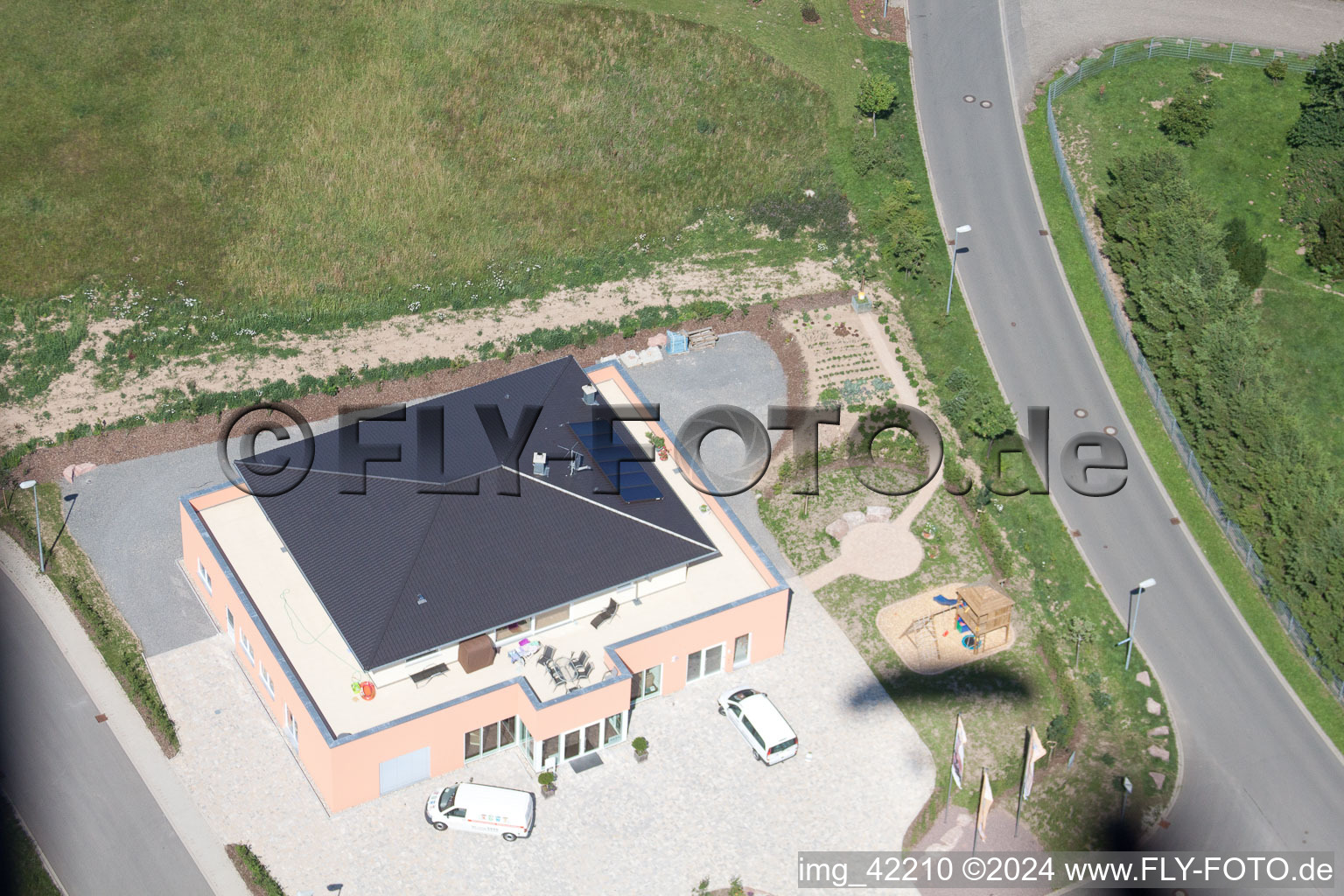 Zone commerciale à Schwarzenbusch à le quartier Pfaffenrot in Marxzell dans le département Bade-Wurtemberg, Allemagne vue du ciel