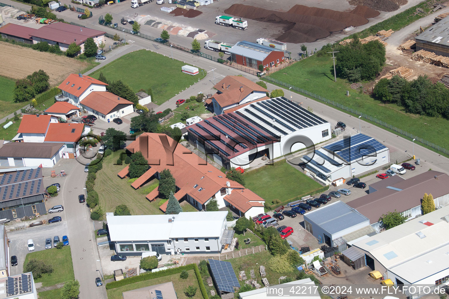 Zone commerciale à Schwarzenbusch à le quartier Pfaffenrot in Marxzell dans le département Bade-Wurtemberg, Allemagne d'un drone