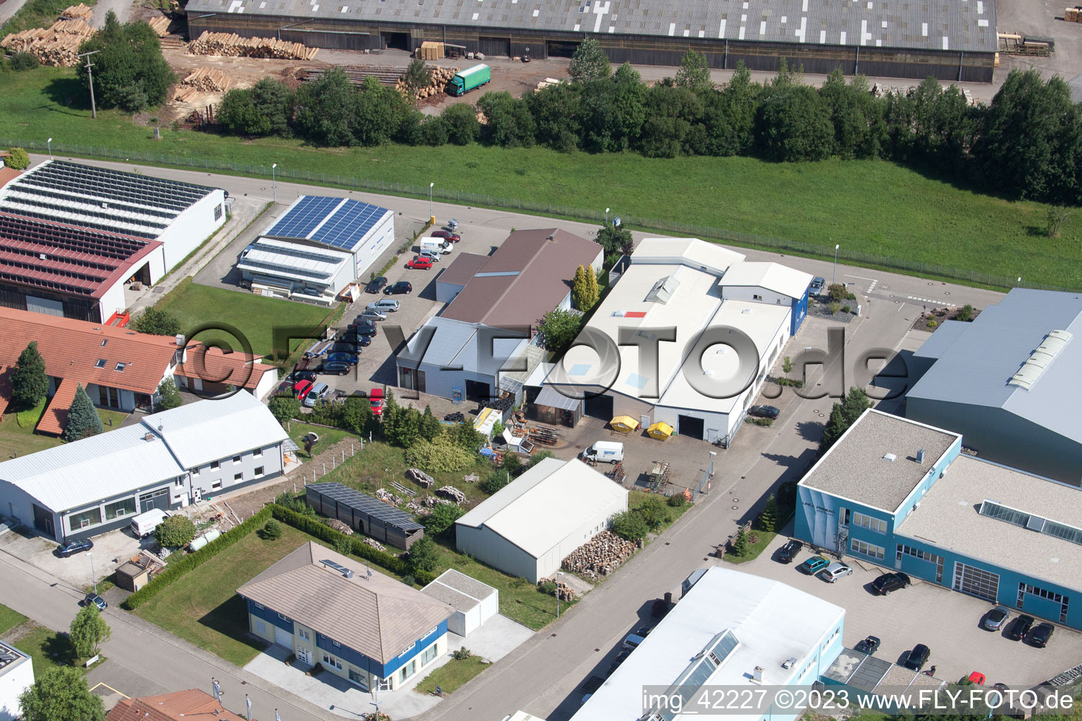 Zone commerciale à Schwarzenbusch à Pfaffenrot dans le département Bade-Wurtemberg, Allemagne hors des airs