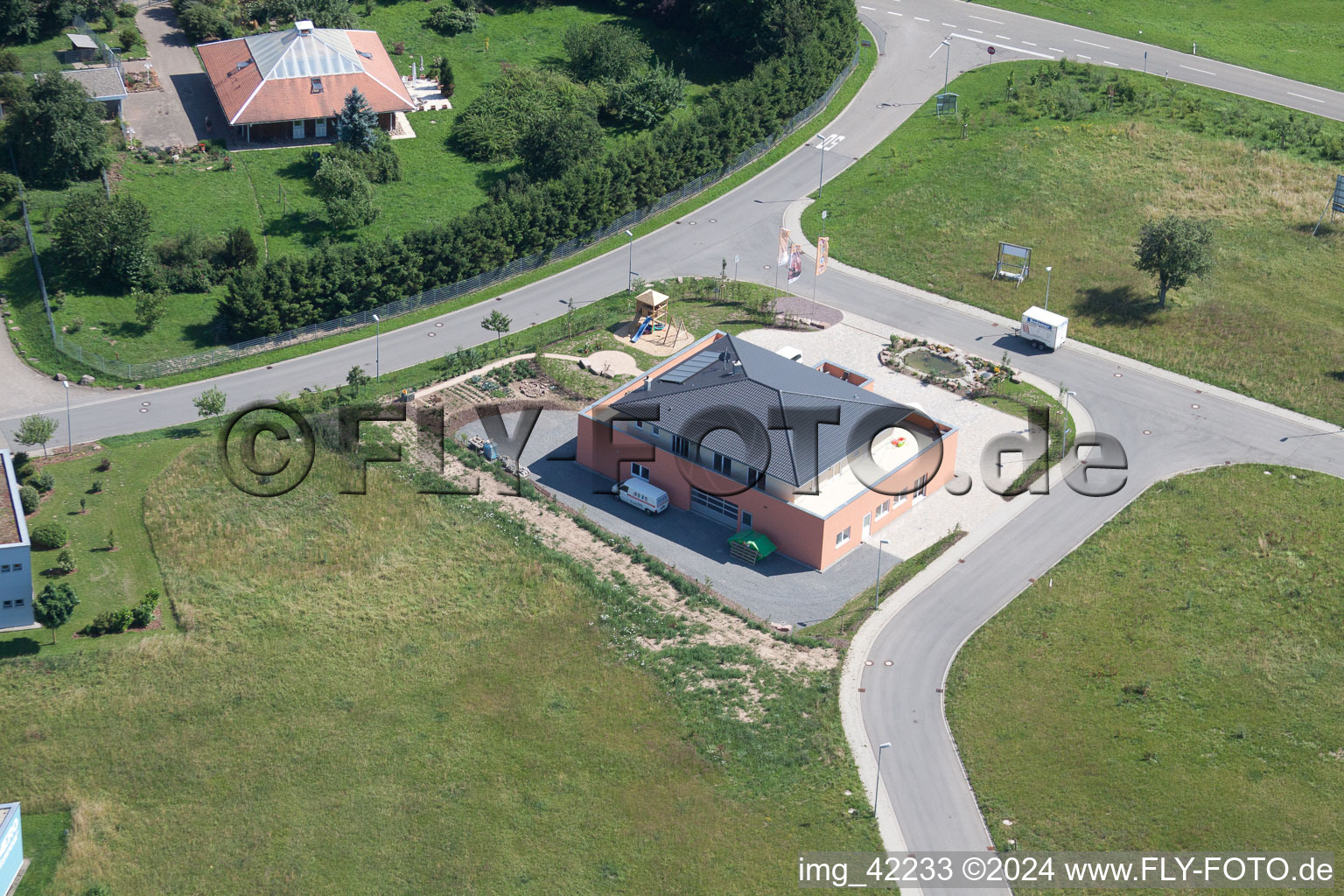 Vue d'oiseau de Zone commerciale à Schwarzenbusch à le quartier Pfaffenrot in Marxzell dans le département Bade-Wurtemberg, Allemagne