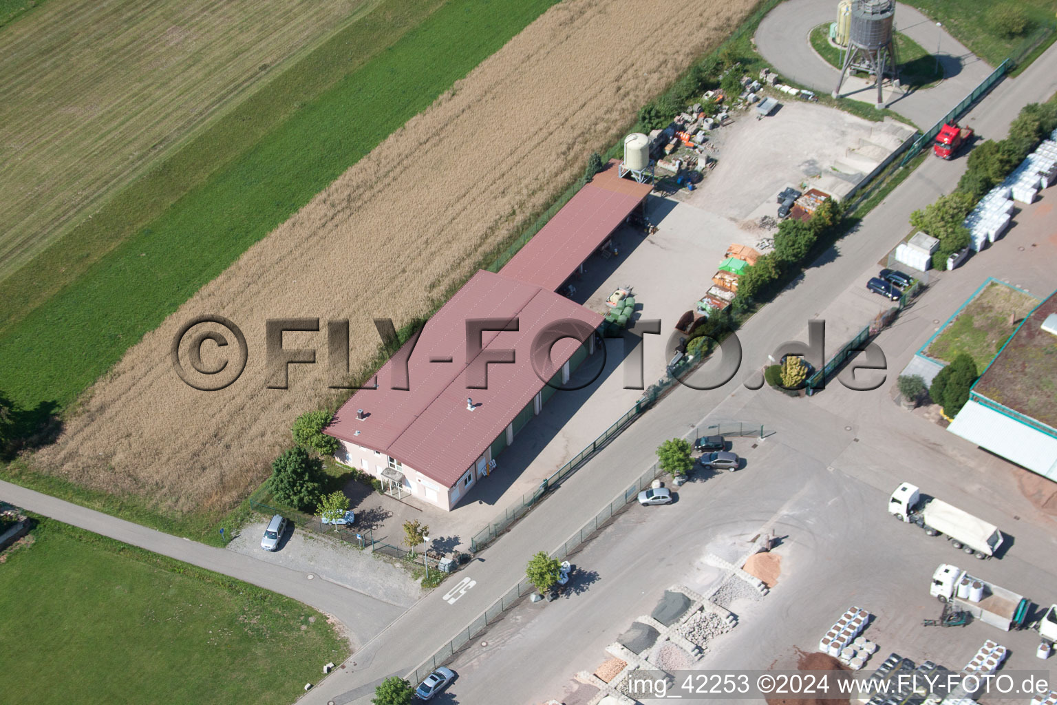 Enregistrement par drone de Zone commerciale à Schwarzenbusch à le quartier Pfaffenrot in Marxzell dans le département Bade-Wurtemberg, Allemagne