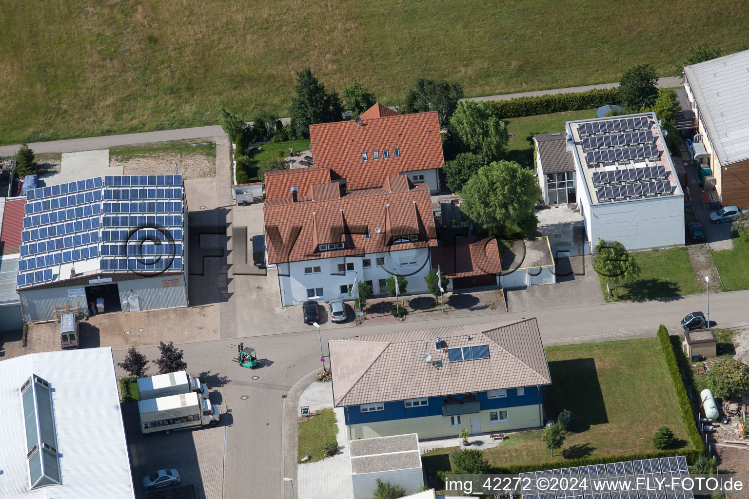 Zone commerciale à Schwarzenbusch à Pfaffenrot dans le département Bade-Wurtemberg, Allemagne hors des airs