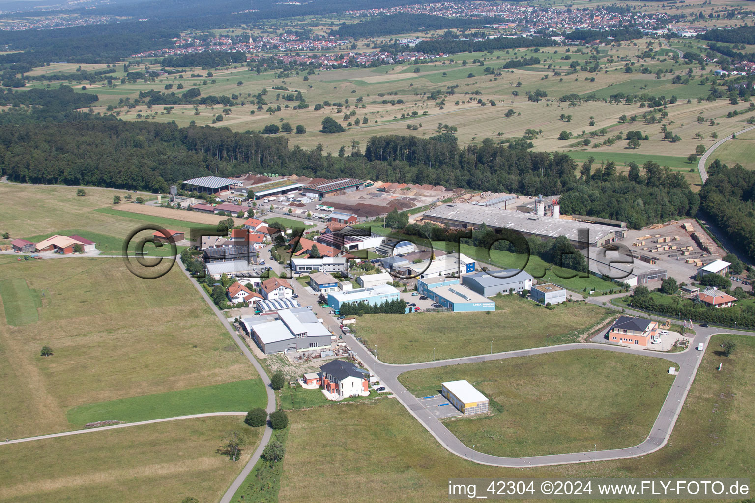 Site de l'usine Corthum Nordschwarzwald GmbH - corthum Erdenwerk dans le quartier Pfaffenrot à Marxzell à Pfaffenrot dans le département Bade-Wurtemberg, Allemagne depuis l'avion