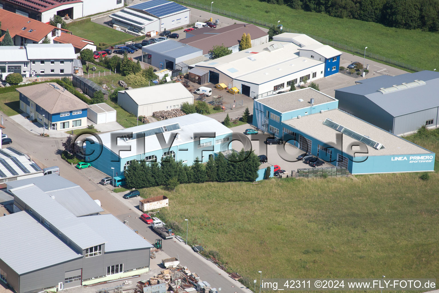 Image drone de Zone commerciale à Schwarzenbusch à le quartier Pfaffenrot in Marxzell dans le département Bade-Wurtemberg, Allemagne