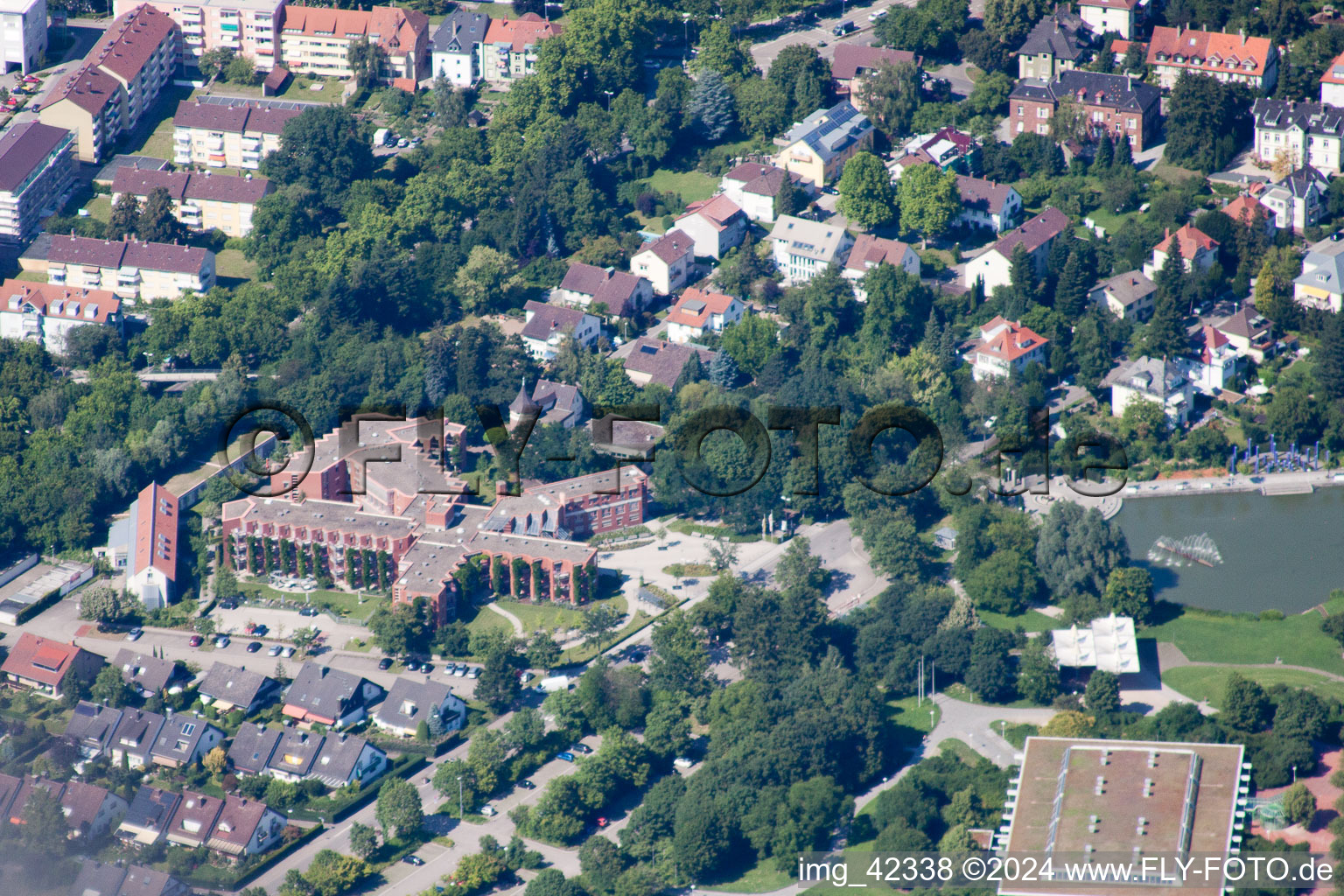 Vue aérienne de Centre pour seniors Caritas au Horbachpark à Ettlingen dans le département Bade-Wurtemberg, Allemagne