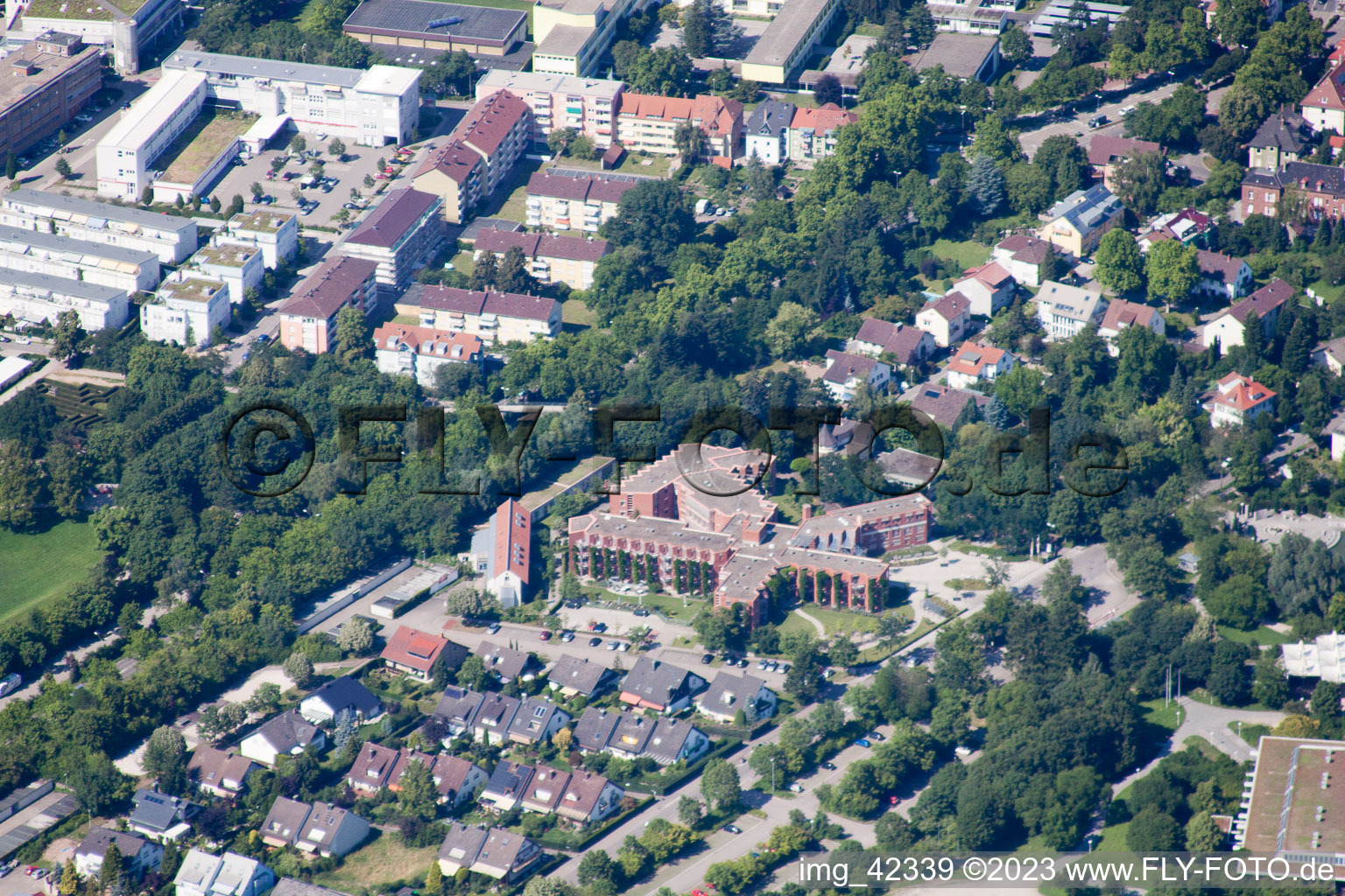 Vue aérienne de Centre pour seniors Caritas au Horbachpark à Ettlingen dans le département Bade-Wurtemberg, Allemagne