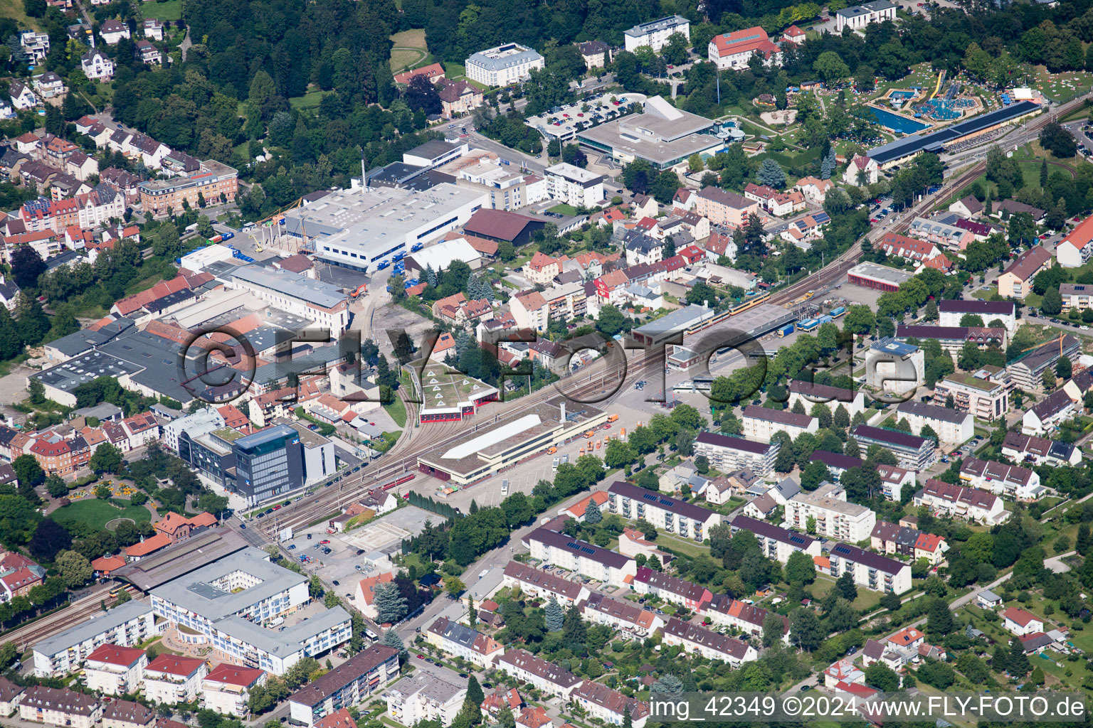 Vue aérienne de Gare de la ville à Ettlingen dans le département Bade-Wurtemberg, Allemagne