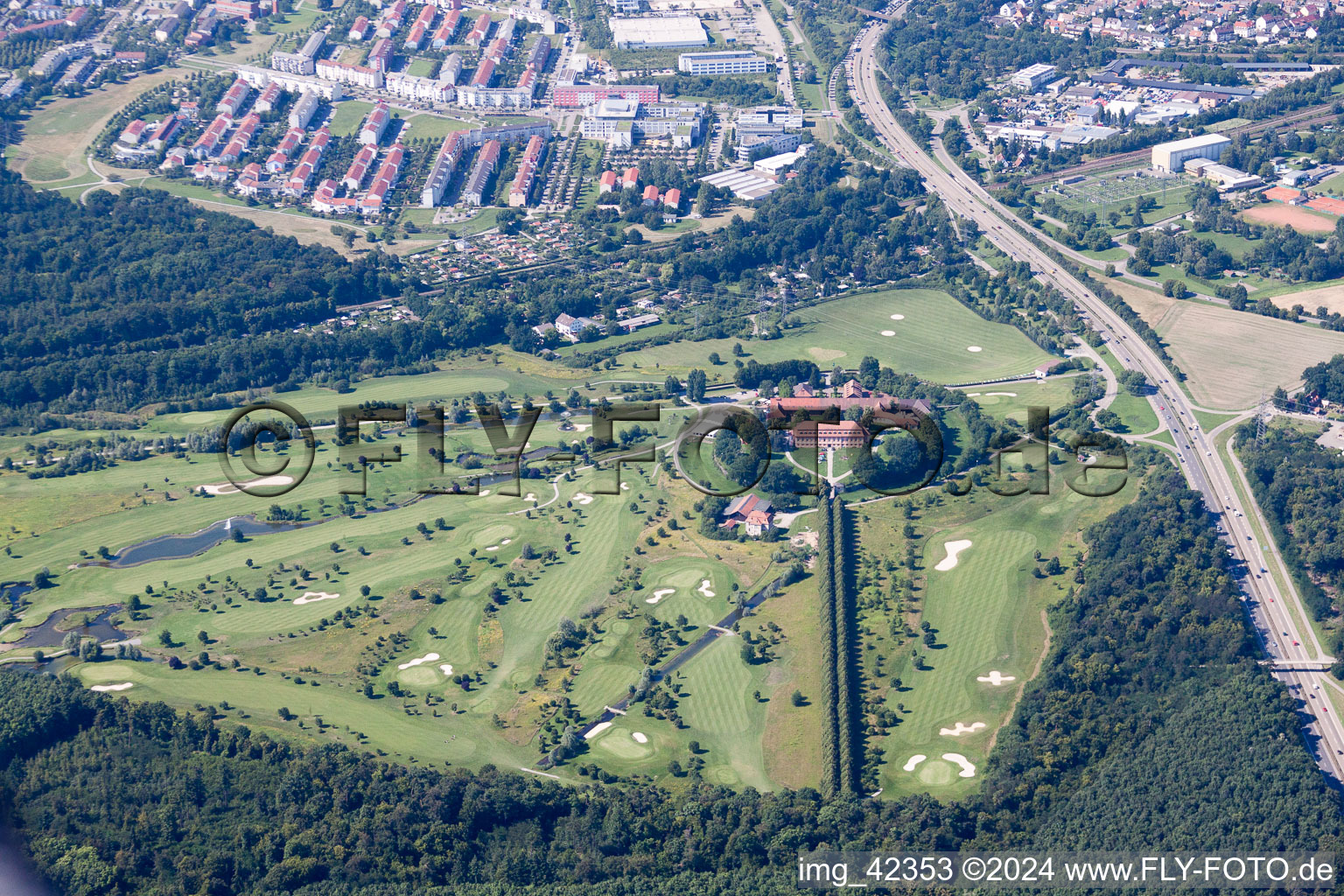 Vue aérienne de Club de golf Hofgut Scheibenhardt à Ettlingen dans le département Bade-Wurtemberg, Allemagne