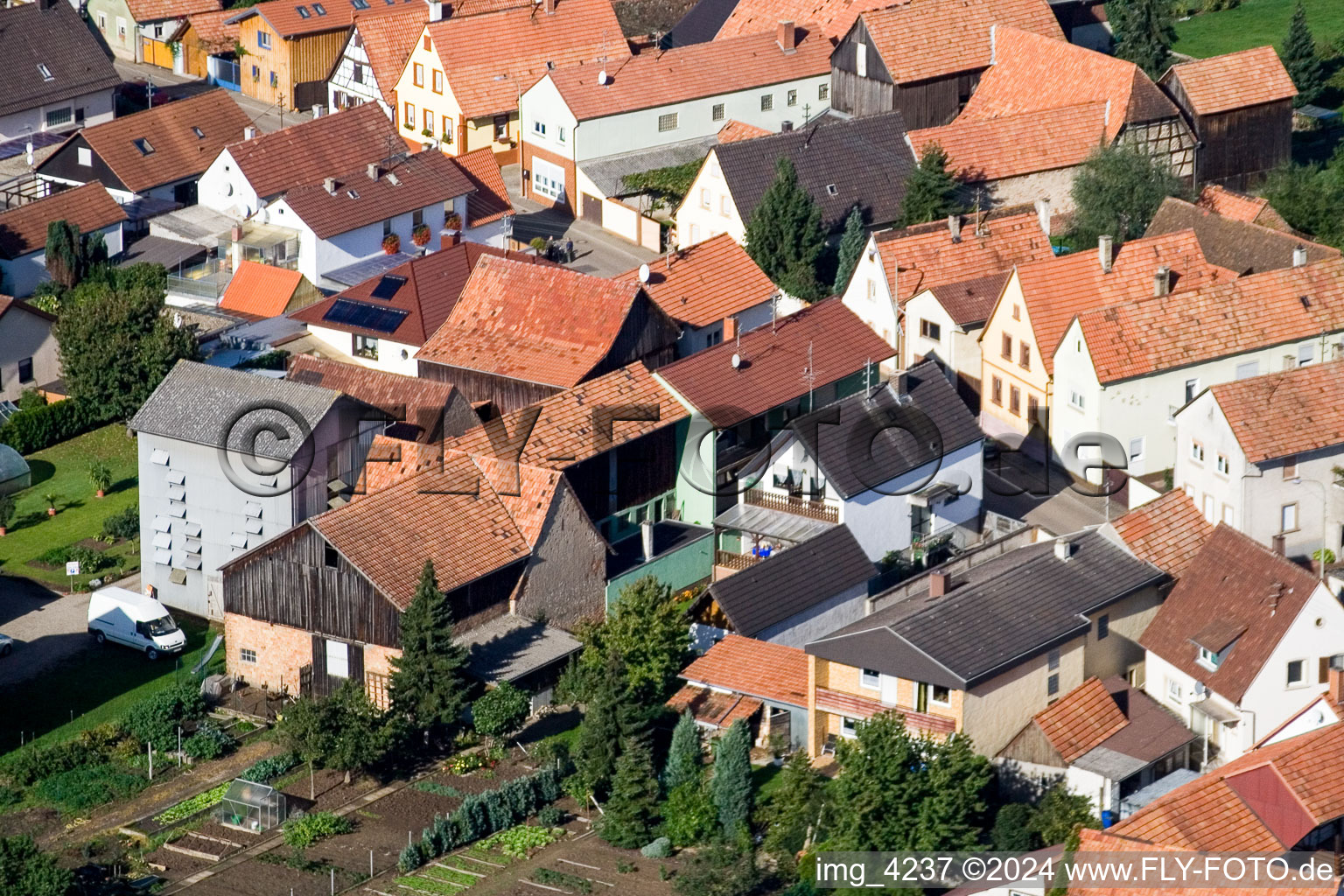 Brehmstr à le quartier Minderslachen in Kandel dans le département Rhénanie-Palatinat, Allemagne d'en haut