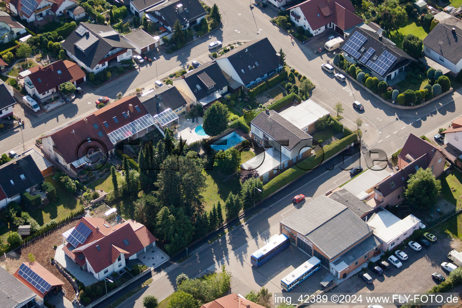 Vue oblique de Zone commerciale et implantation d'entreprise à Gereut à Hatzenbühl dans le département Rhénanie-Palatinat, Allemagne