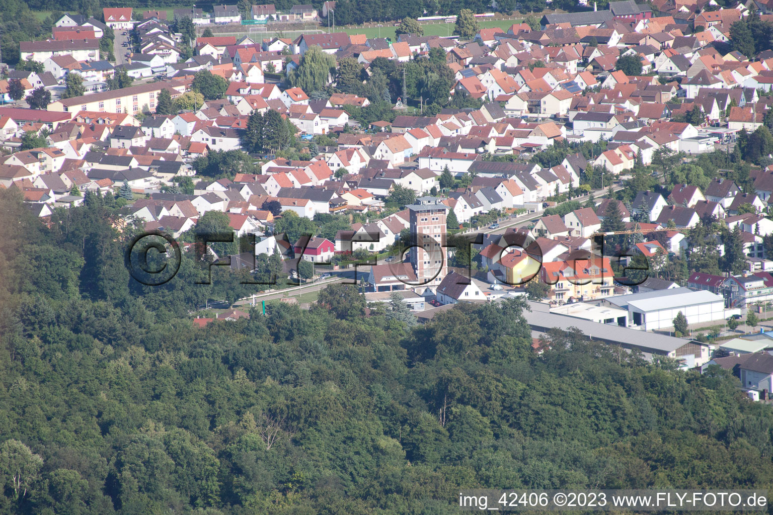 Vue aérienne de Gratte-ciel Ludovici à Jockgrim dans le département Rhénanie-Palatinat, Allemagne