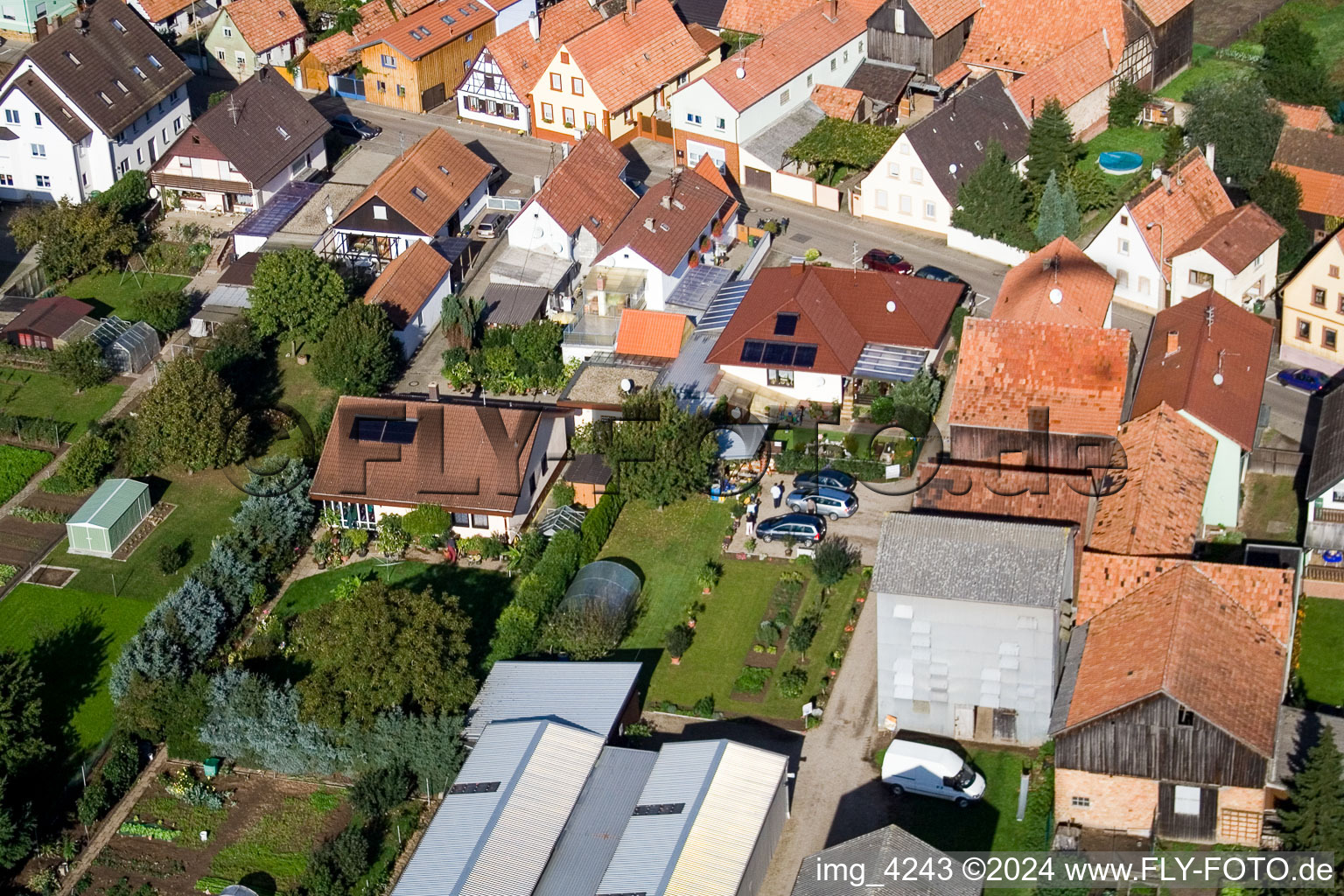 Brehmstr à le quartier Minderslachen in Kandel dans le département Rhénanie-Palatinat, Allemagne vue du ciel