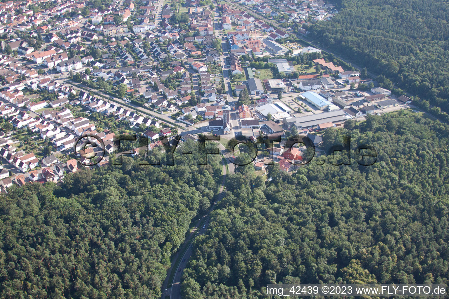 Vue aérienne de Gratte-ciel Ludovici à Jockgrim dans le département Rhénanie-Palatinat, Allemagne
