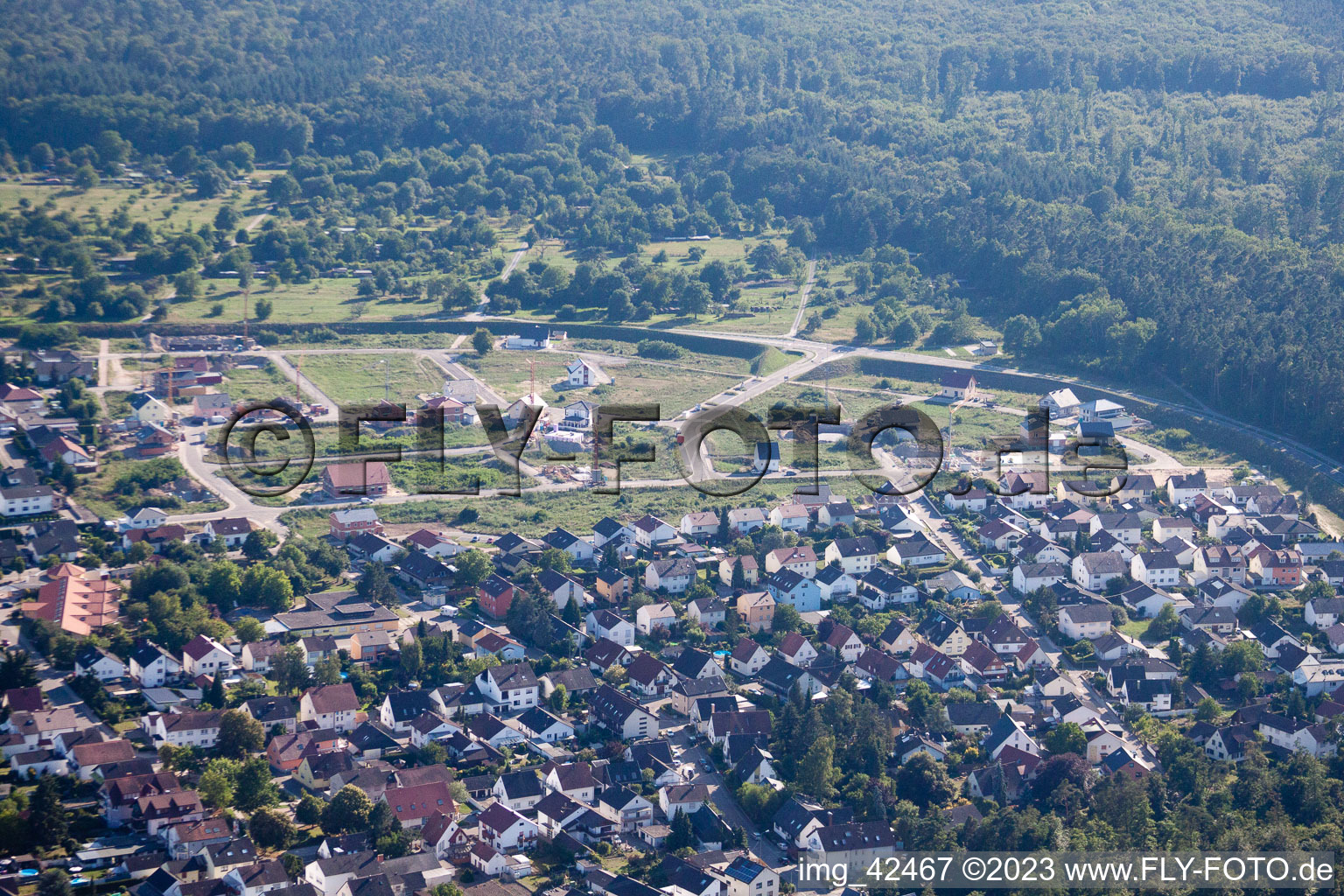 Nouvelle zone de développement ouest à Jockgrim dans le département Rhénanie-Palatinat, Allemagne hors des airs