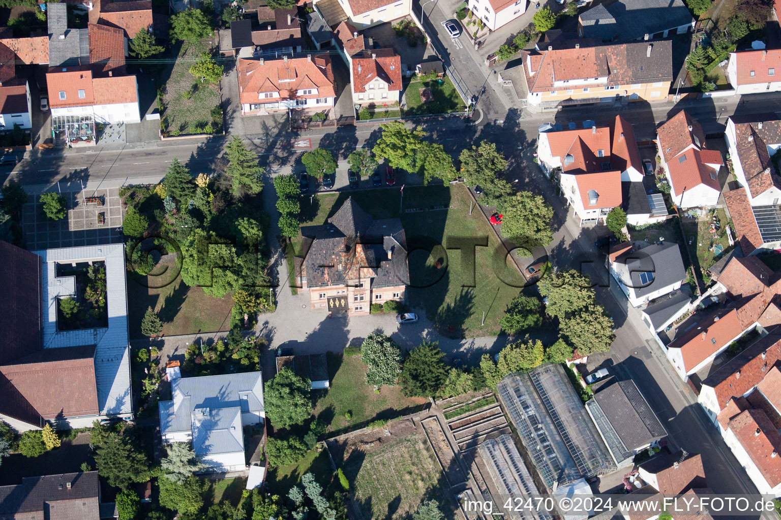 Vue oblique de L'hôtel de ville à Jockgrim dans le département Rhénanie-Palatinat, Allemagne