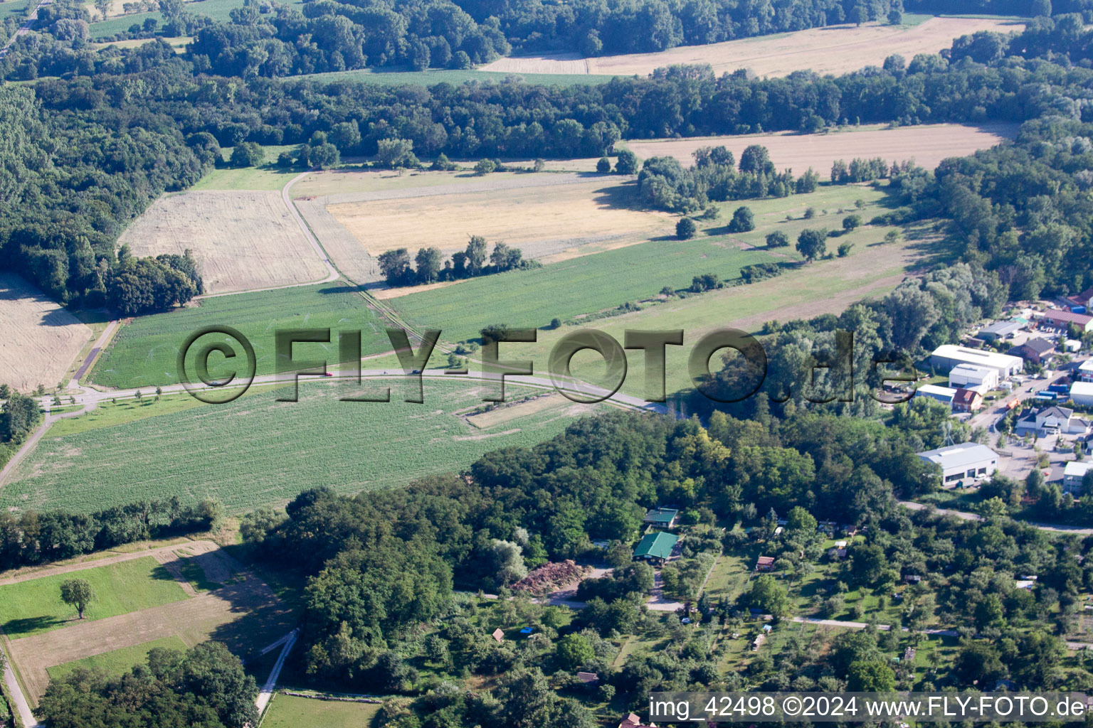 Vue aérienne de Fosse d'argile à Jockgrim dans le département Rhénanie-Palatinat, Allemagne