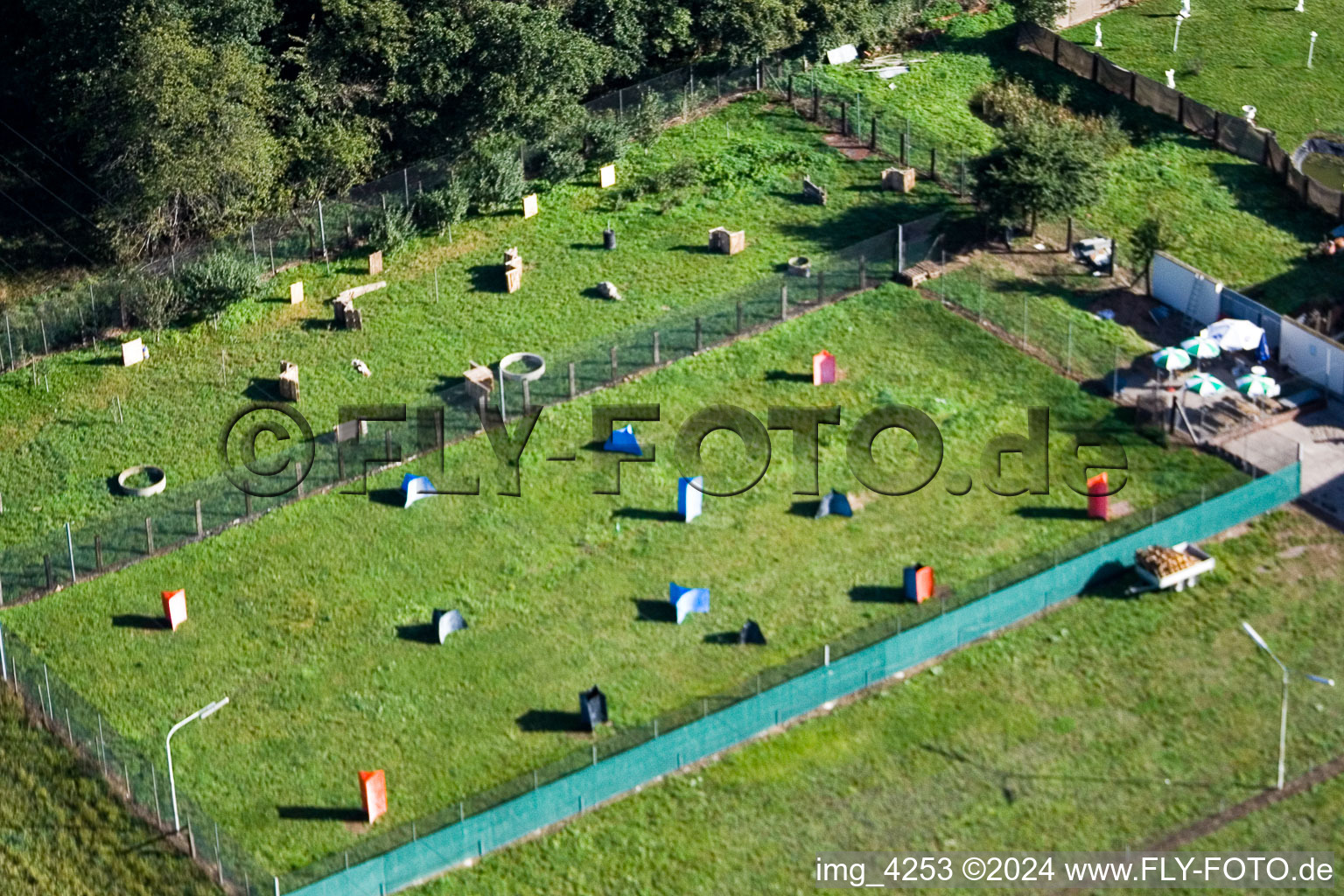 Vue aérienne de Sur le Horst, terrain de paintball à le quartier Minderslachen in Kandel dans le département Rhénanie-Palatinat, Allemagne