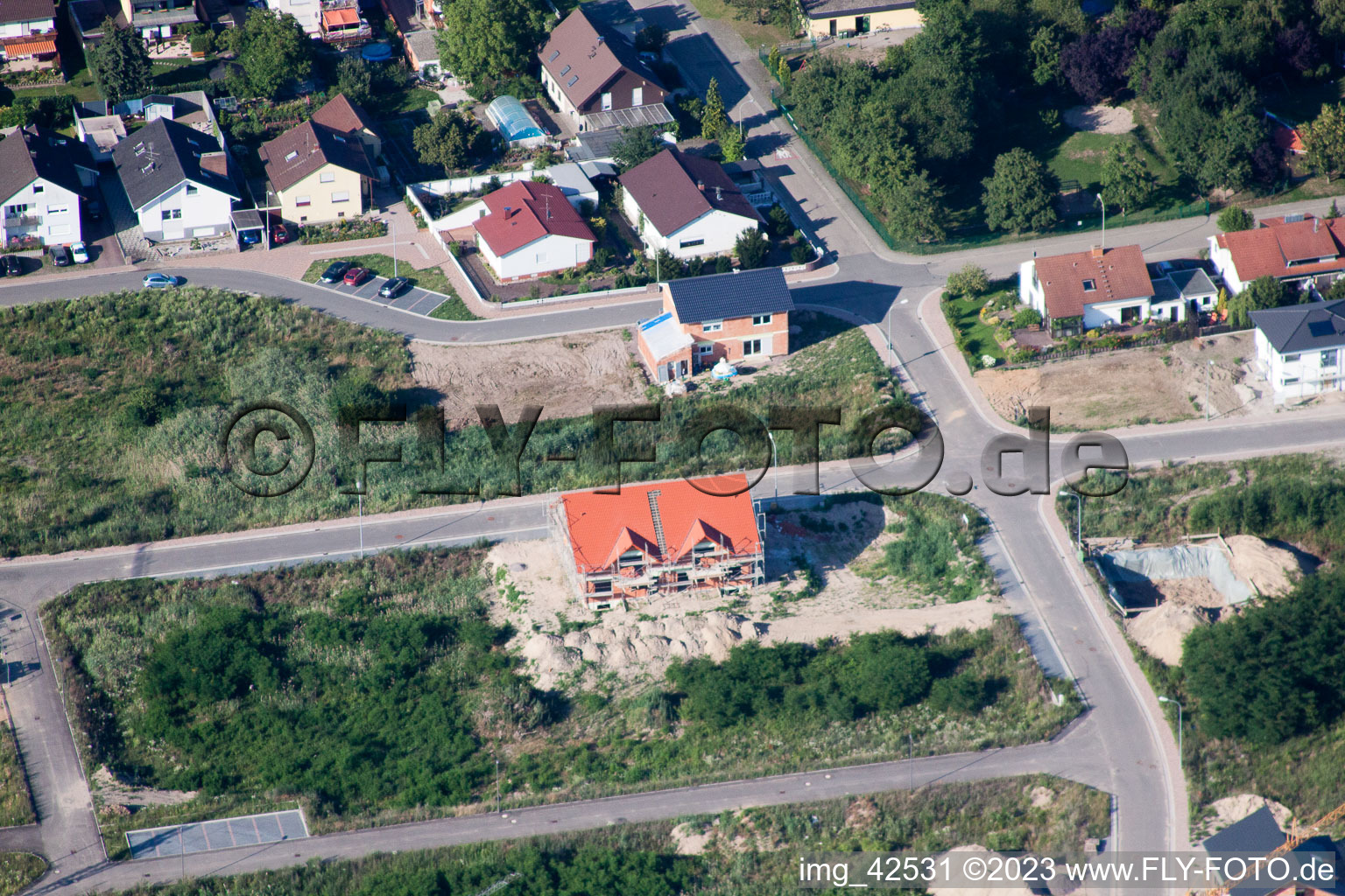 Nouvelle zone de développement ouest à Jockgrim dans le département Rhénanie-Palatinat, Allemagne vu d'un drone