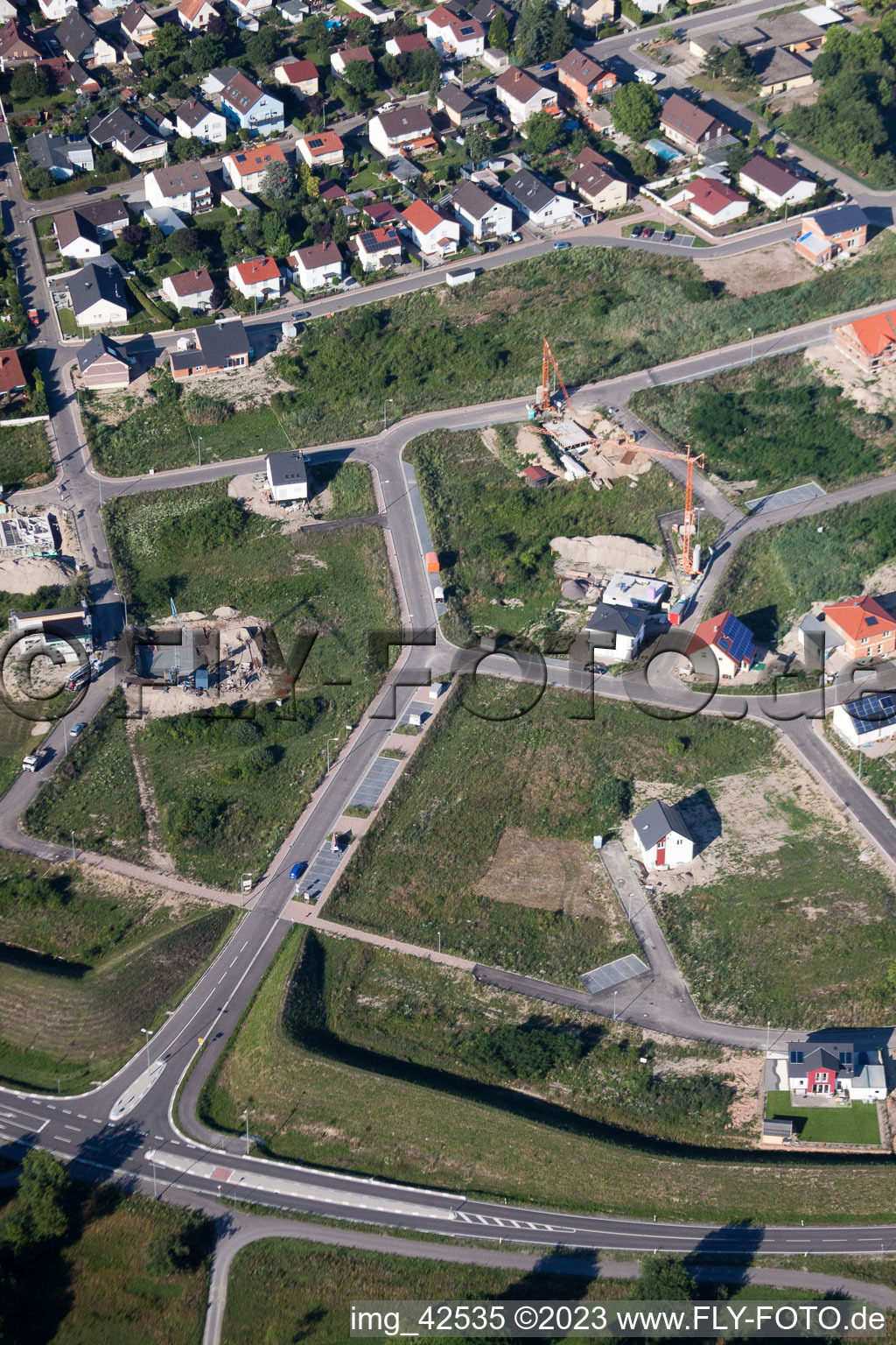 Nouvelle zone de développement ouest à Jockgrim dans le département Rhénanie-Palatinat, Allemagne d'en haut