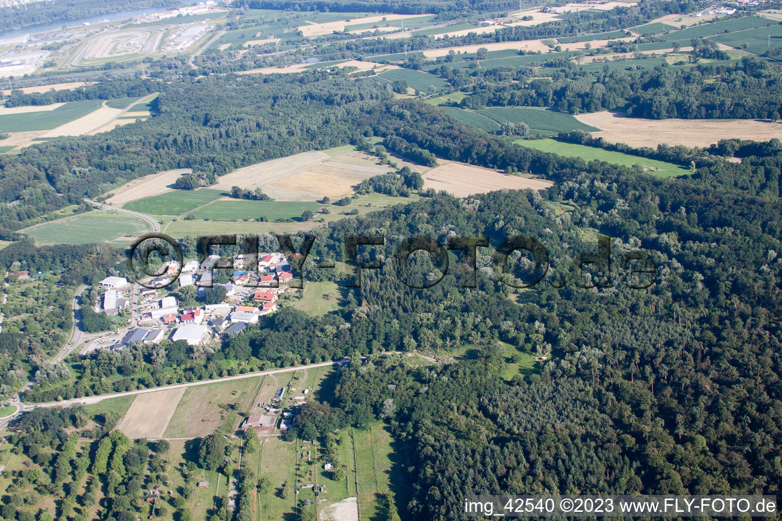 Fosse d'argile à Jockgrim dans le département Rhénanie-Palatinat, Allemagne d'en haut