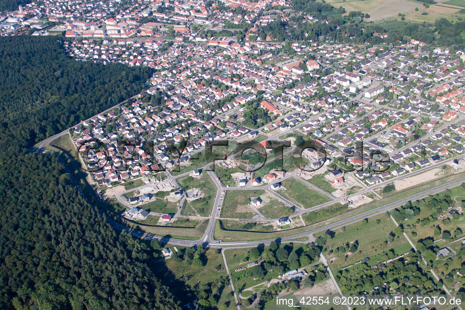 Nouvelle zone de développement ouest à Jockgrim dans le département Rhénanie-Palatinat, Allemagne vue du ciel