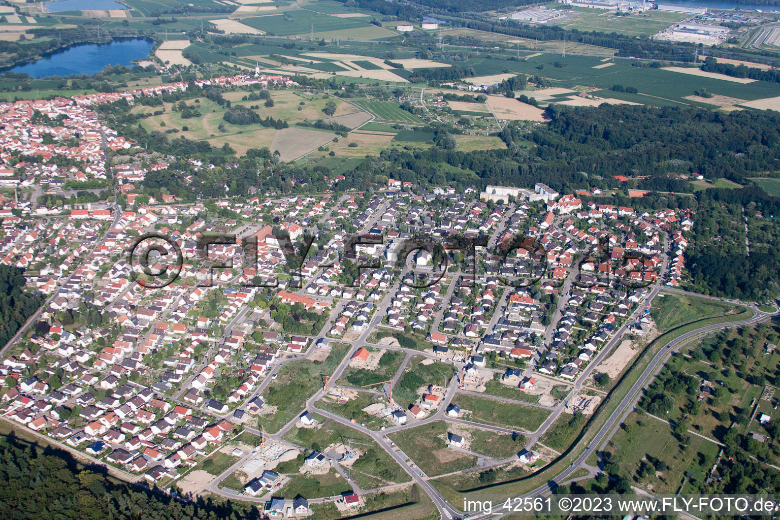 Nouvelle zone de développement ouest à Jockgrim dans le département Rhénanie-Palatinat, Allemagne vu d'un drone