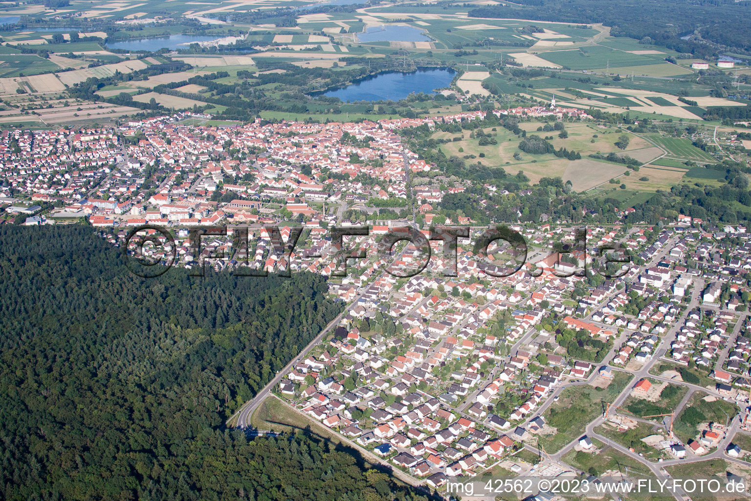 Vue aérienne de Du nord-ouest à Jockgrim dans le département Rhénanie-Palatinat, Allemagne